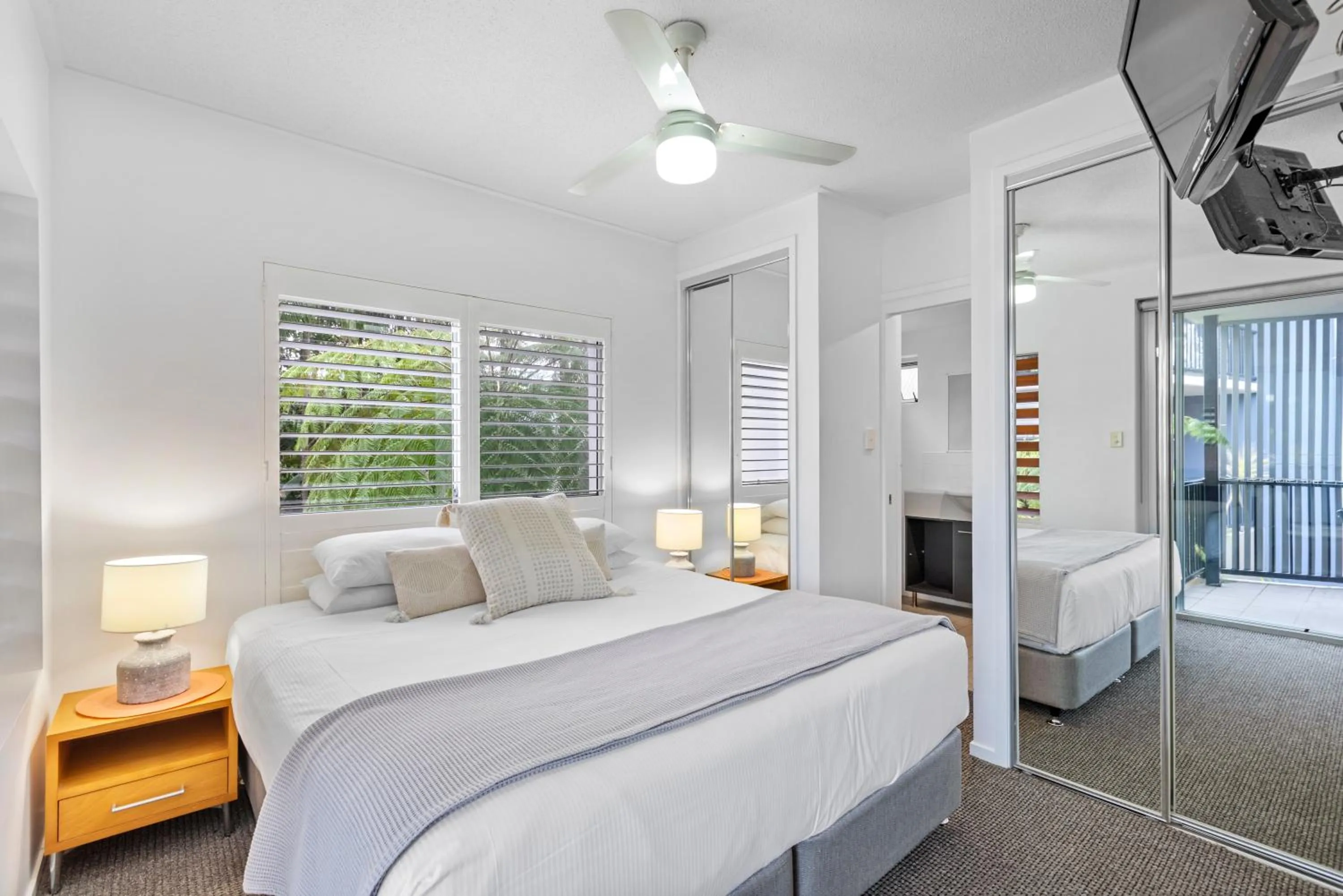 Bedroom, Bed in Verano Resort Noosa