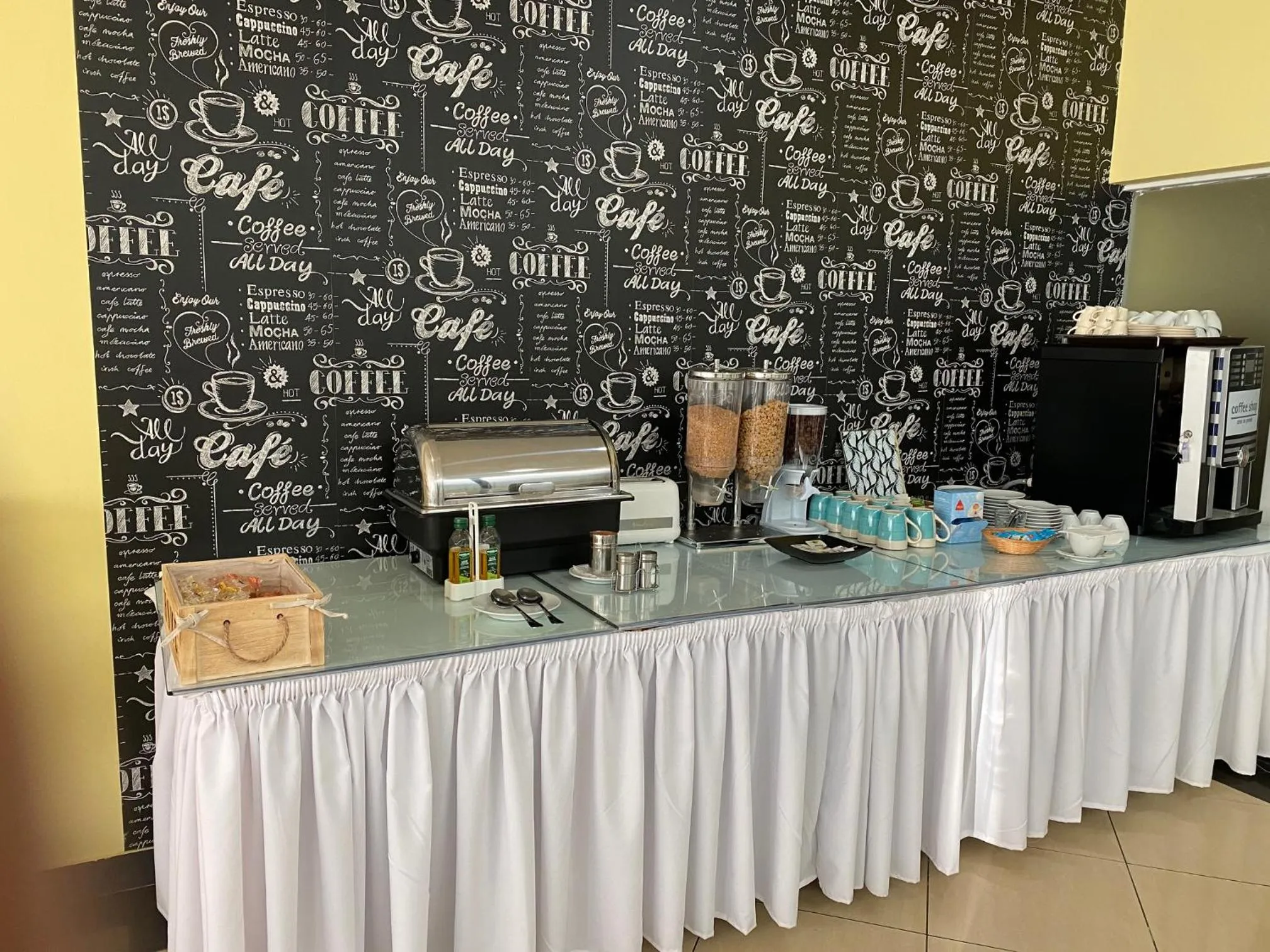 Restaurant/places to eat in Hotel Rubi