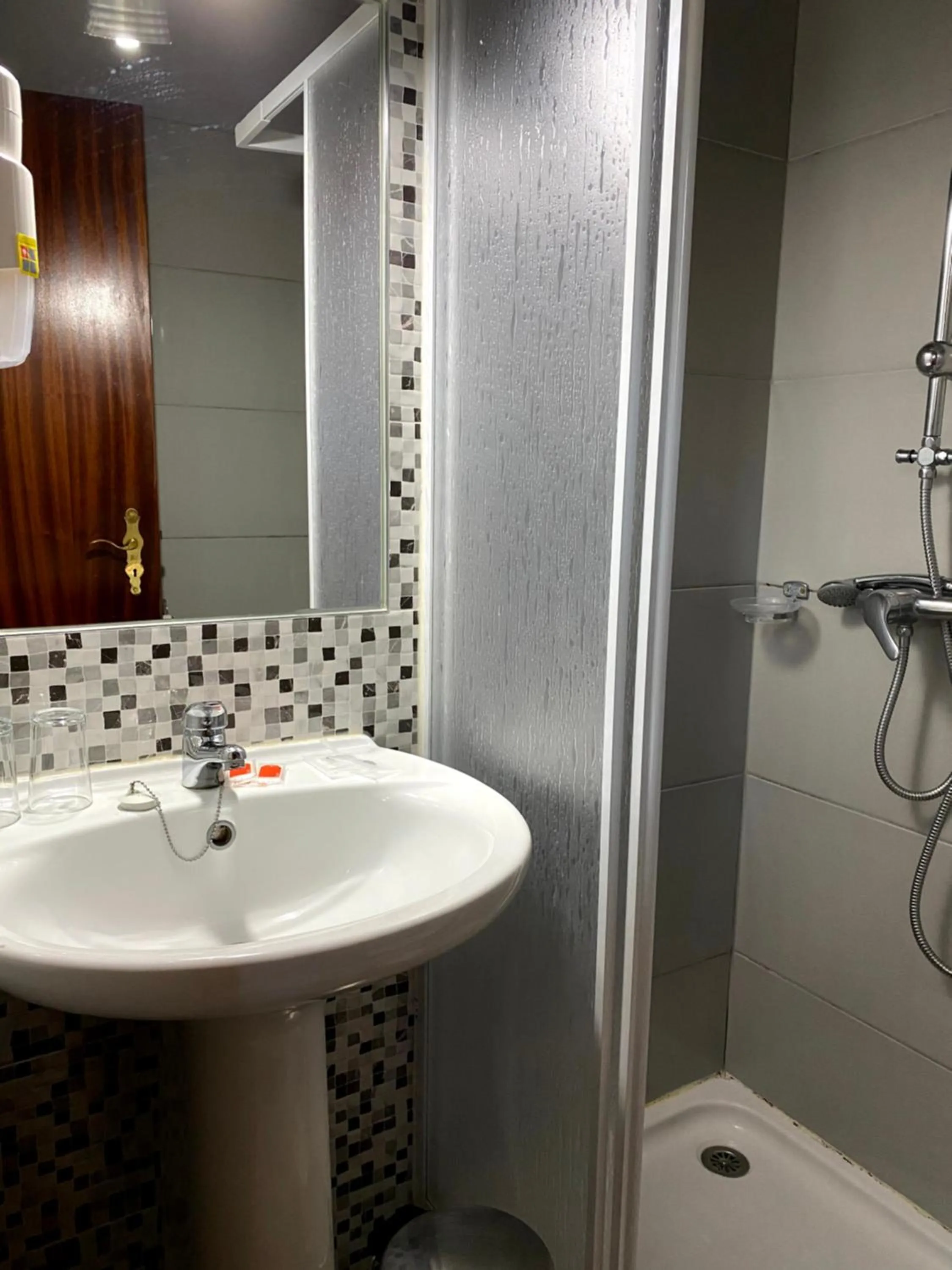 Bathroom in Hotel Rubi