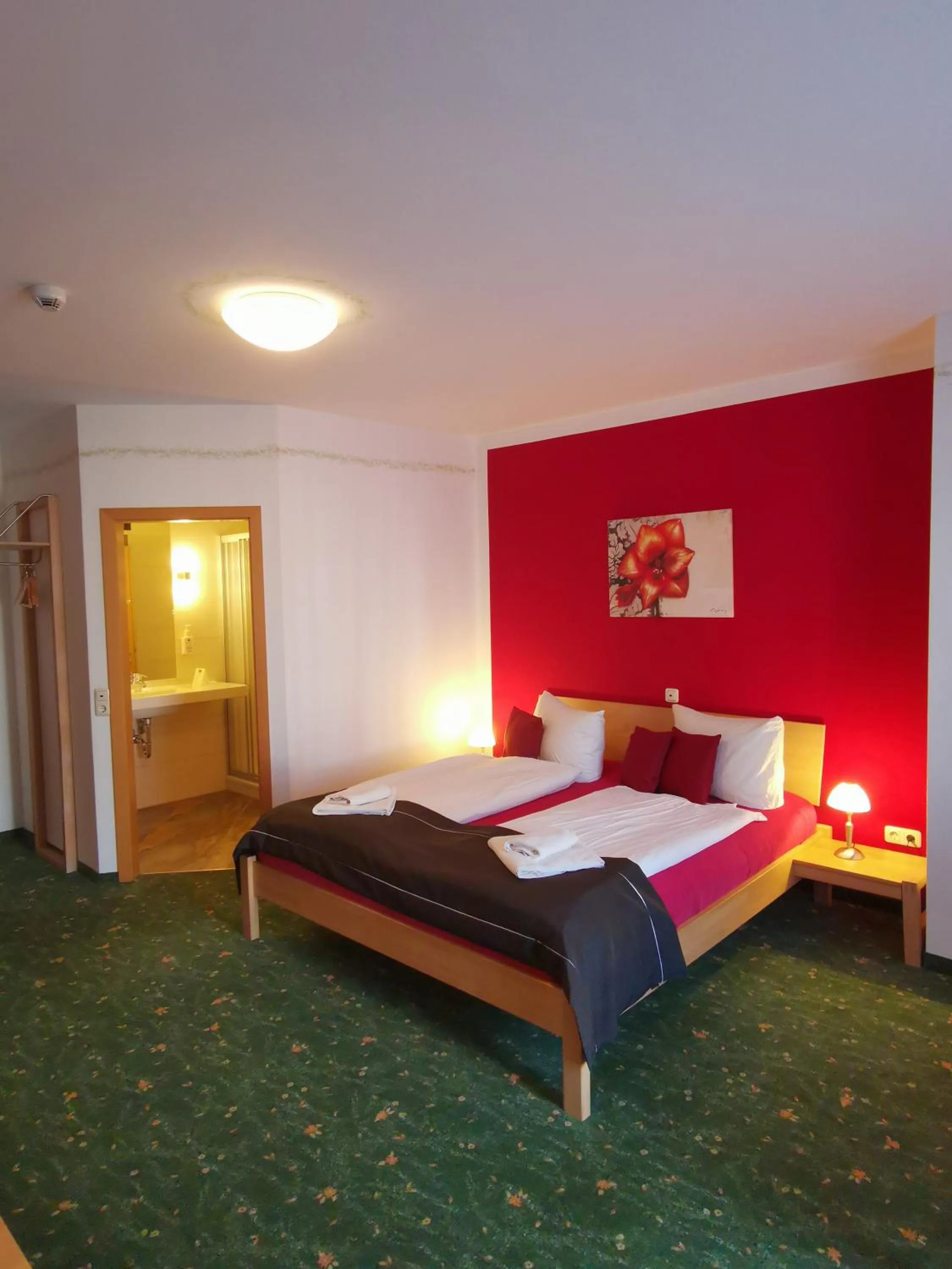 Photo of the whole room, Bed in Hotel Bördehof, direkt an der A2 & A14, Restaurant, Tagung, individuell