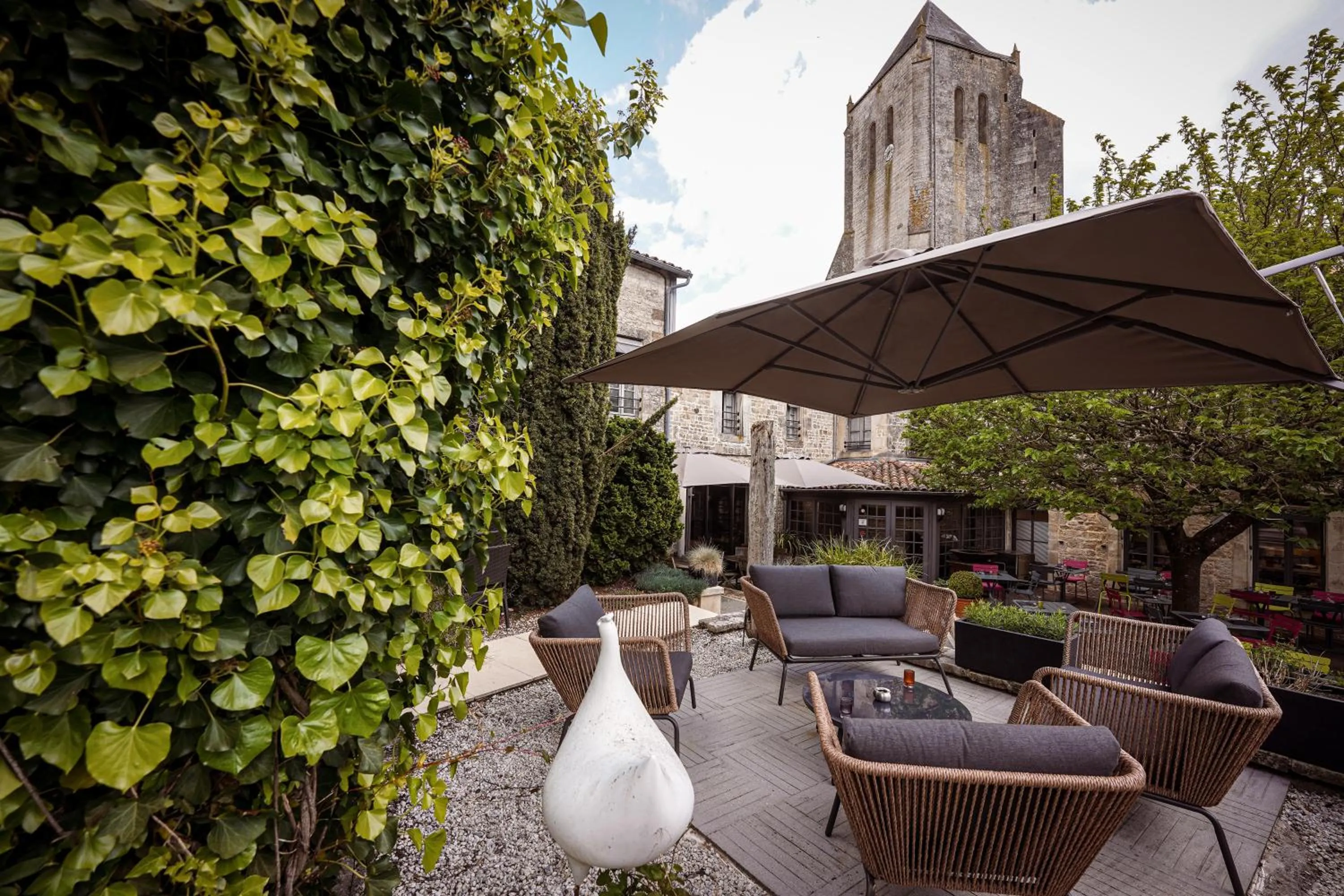 Property building in Logis Hostellerie de l'Abbaye