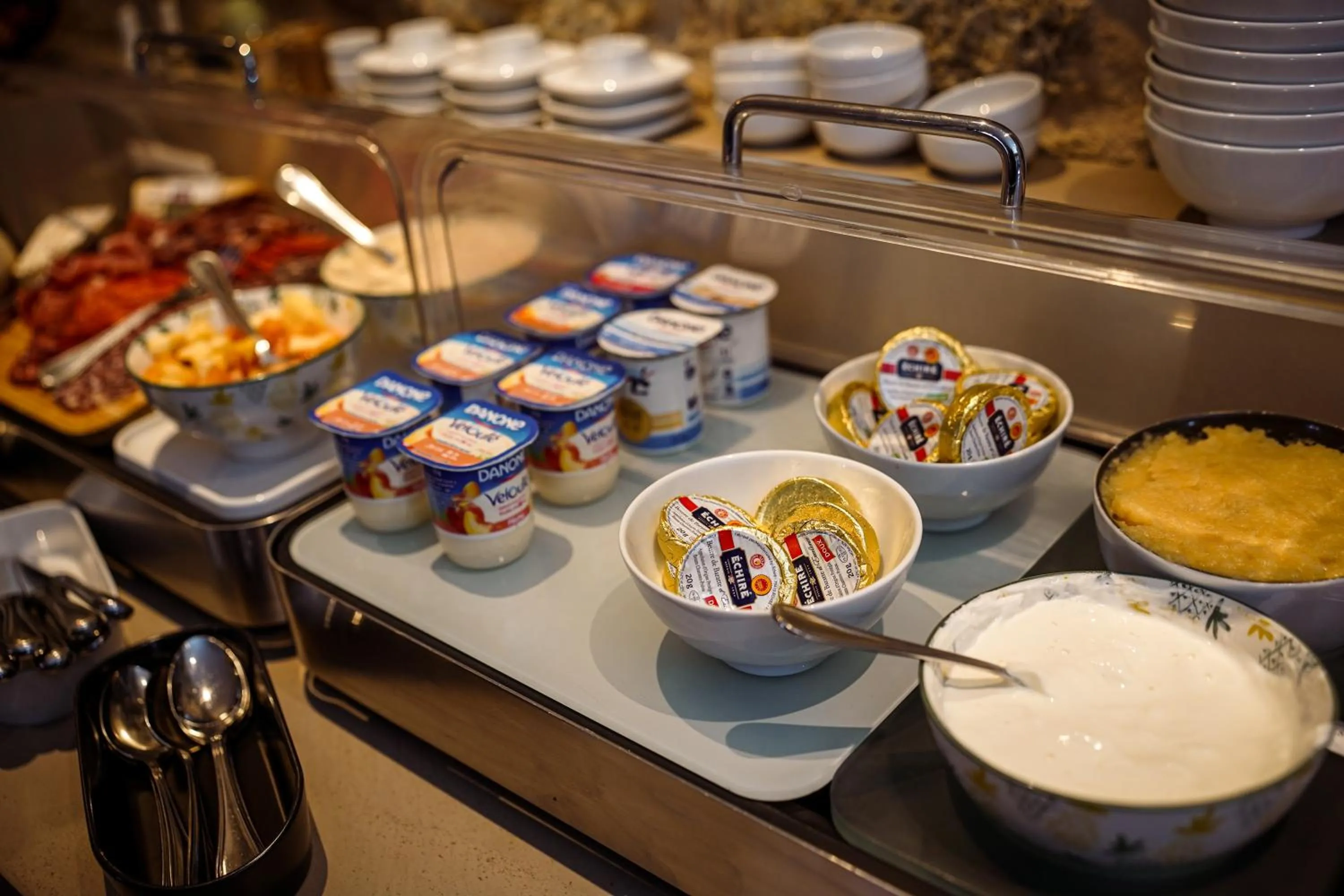 Buffet breakfast in Logis Hostellerie de l'Abbaye