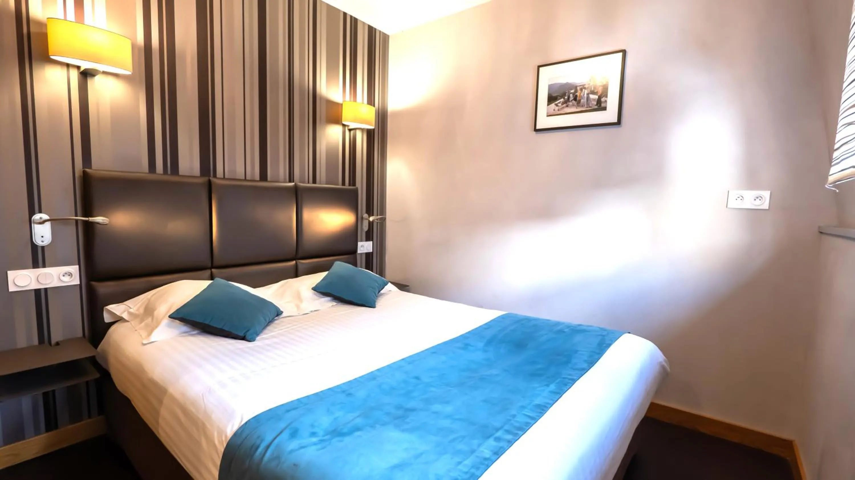 Bed in Hôtel d'Orléans