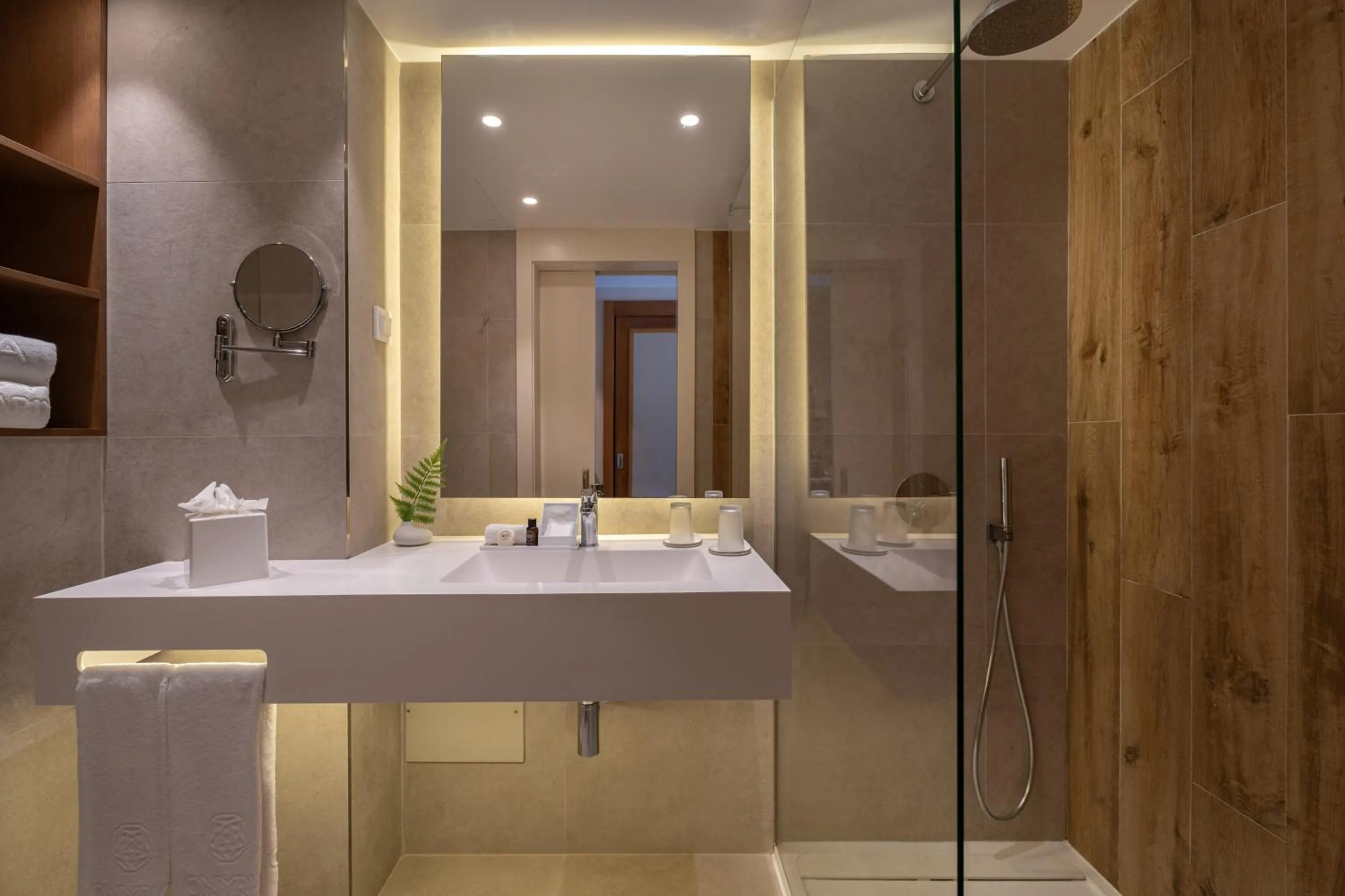 Shower in Onyria Quinta da Marinha Hotel