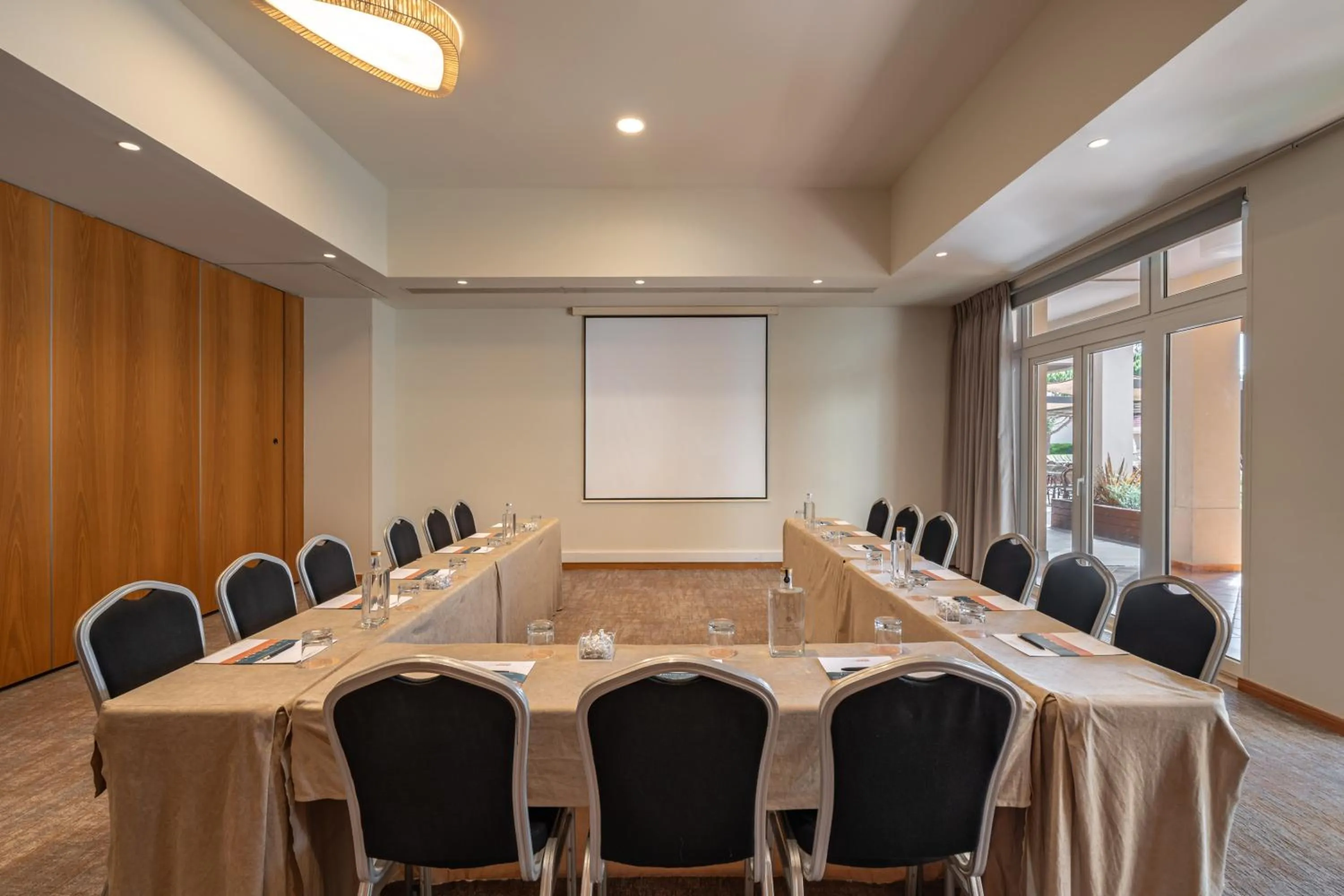 Seating area in Onyria Quinta da Marinha Hotel