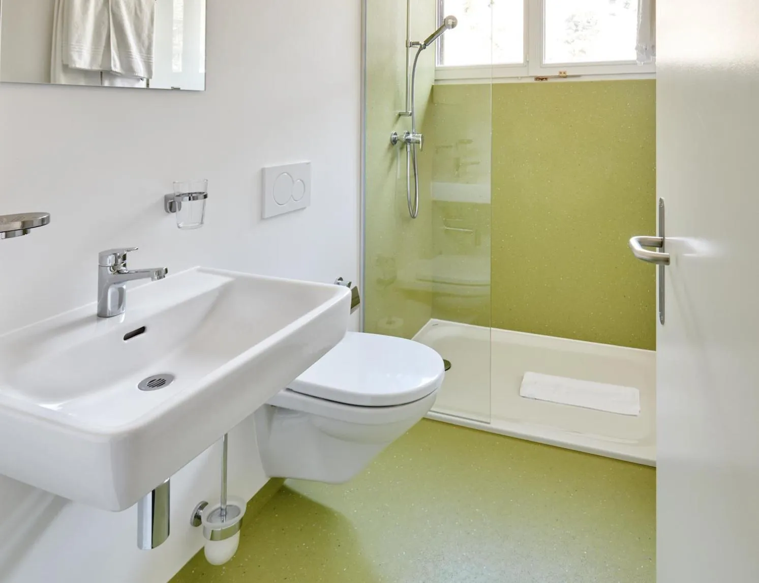 Bathroom in Ostello Montebello - Bellinzona Youth Hostel