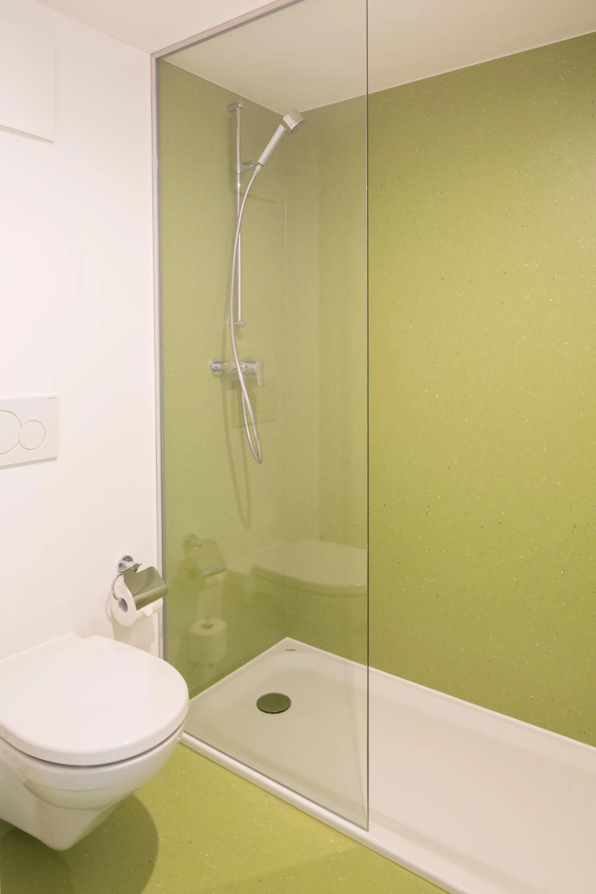 Bathroom in Ostello Montebello - Bellinzona Youth Hostel