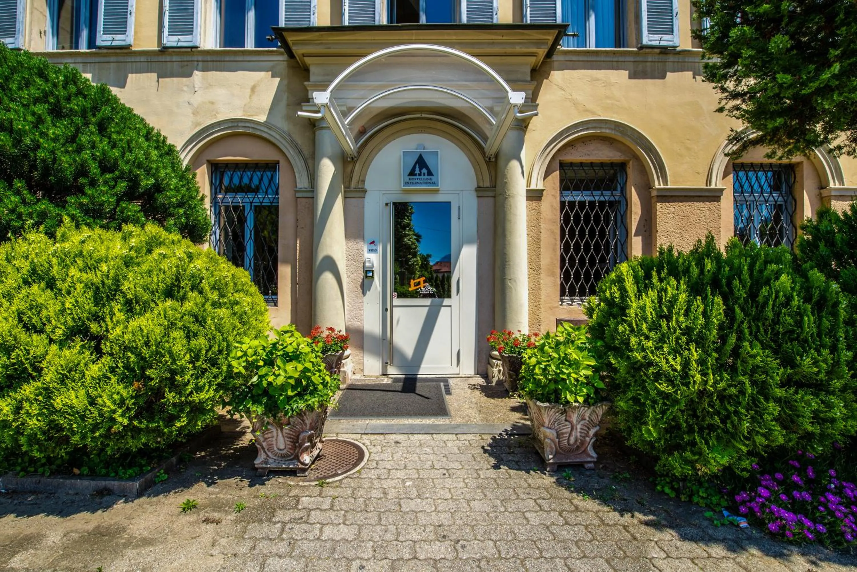 Facade/entrance in Ostello Montebello - Bellinzona Youth Hostel