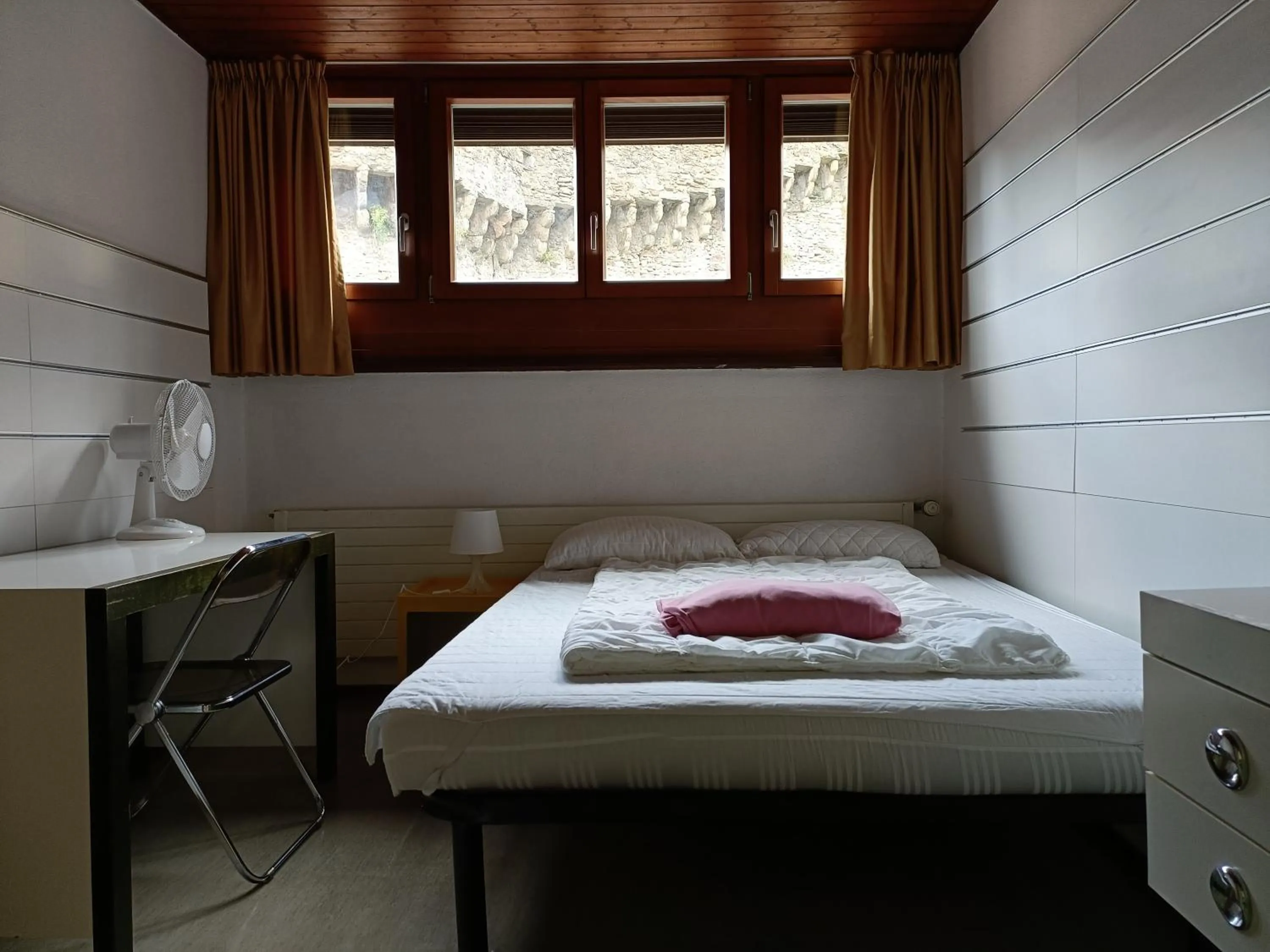 Bedroom, Bed in Ostello Montebello - Bellinzona Youth Hostel