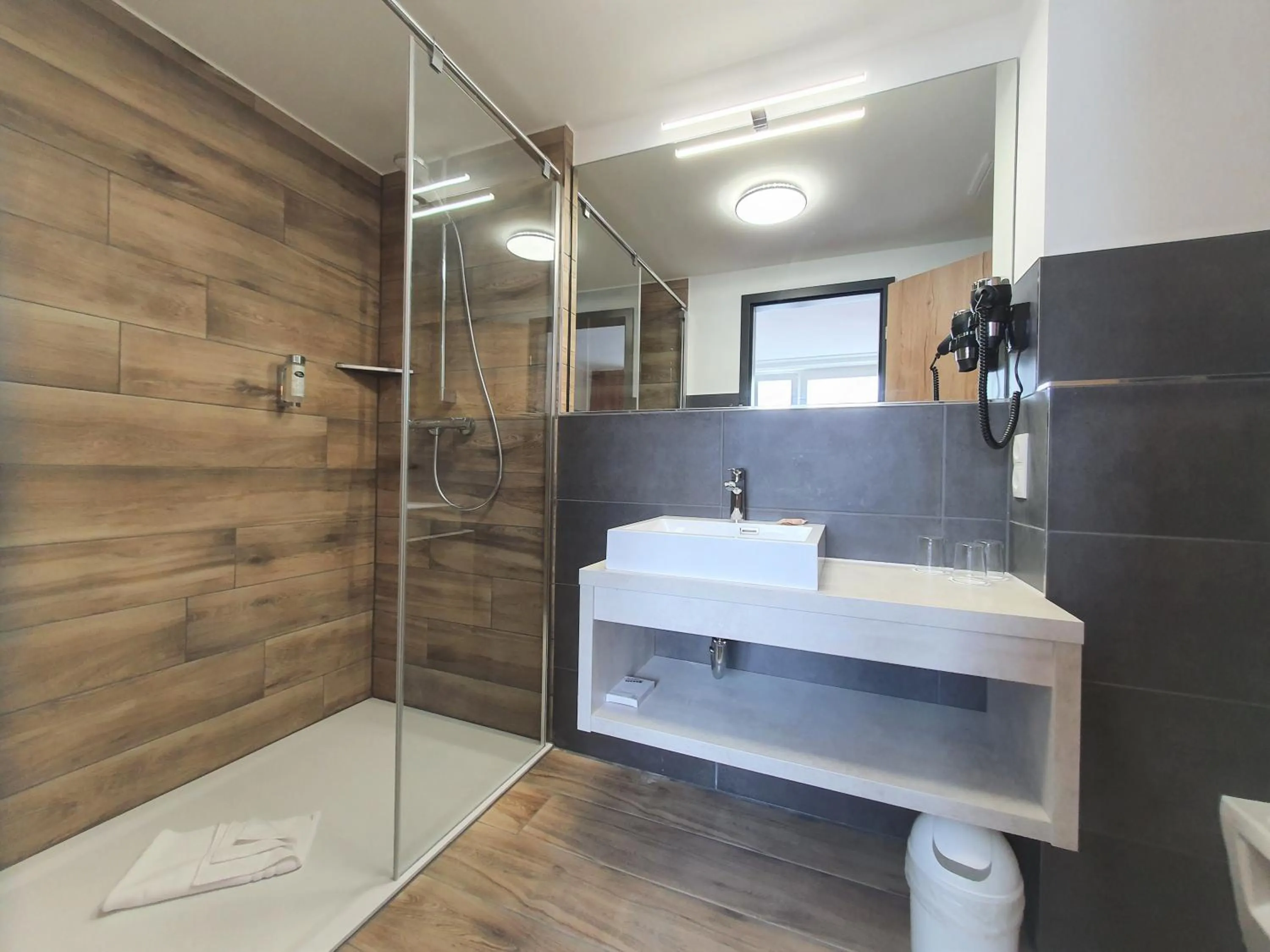 Bathroom in R&R Hotel Störtebeker