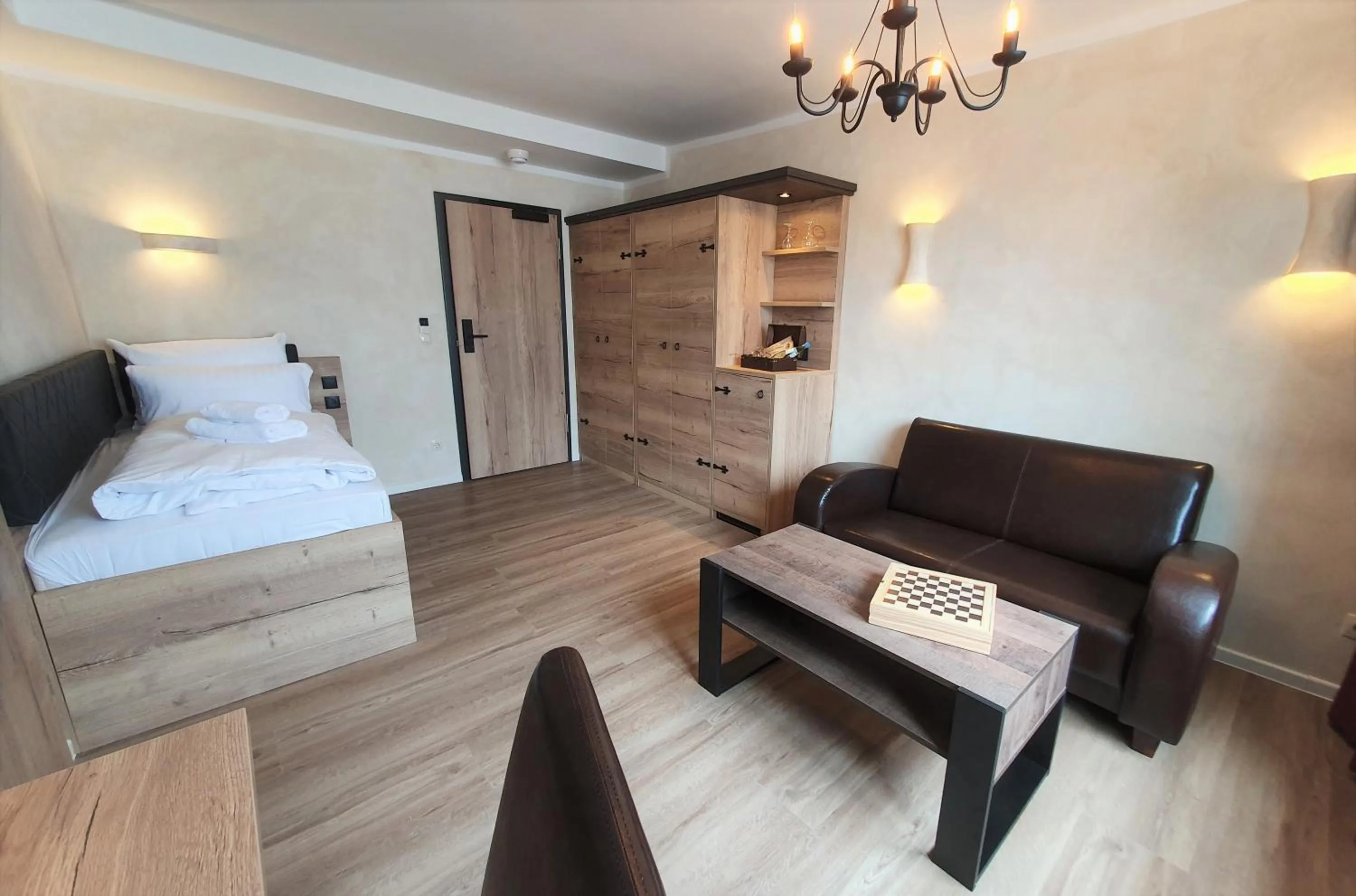 Photo of the whole room, Bed in R&R Hotel Störtebeker