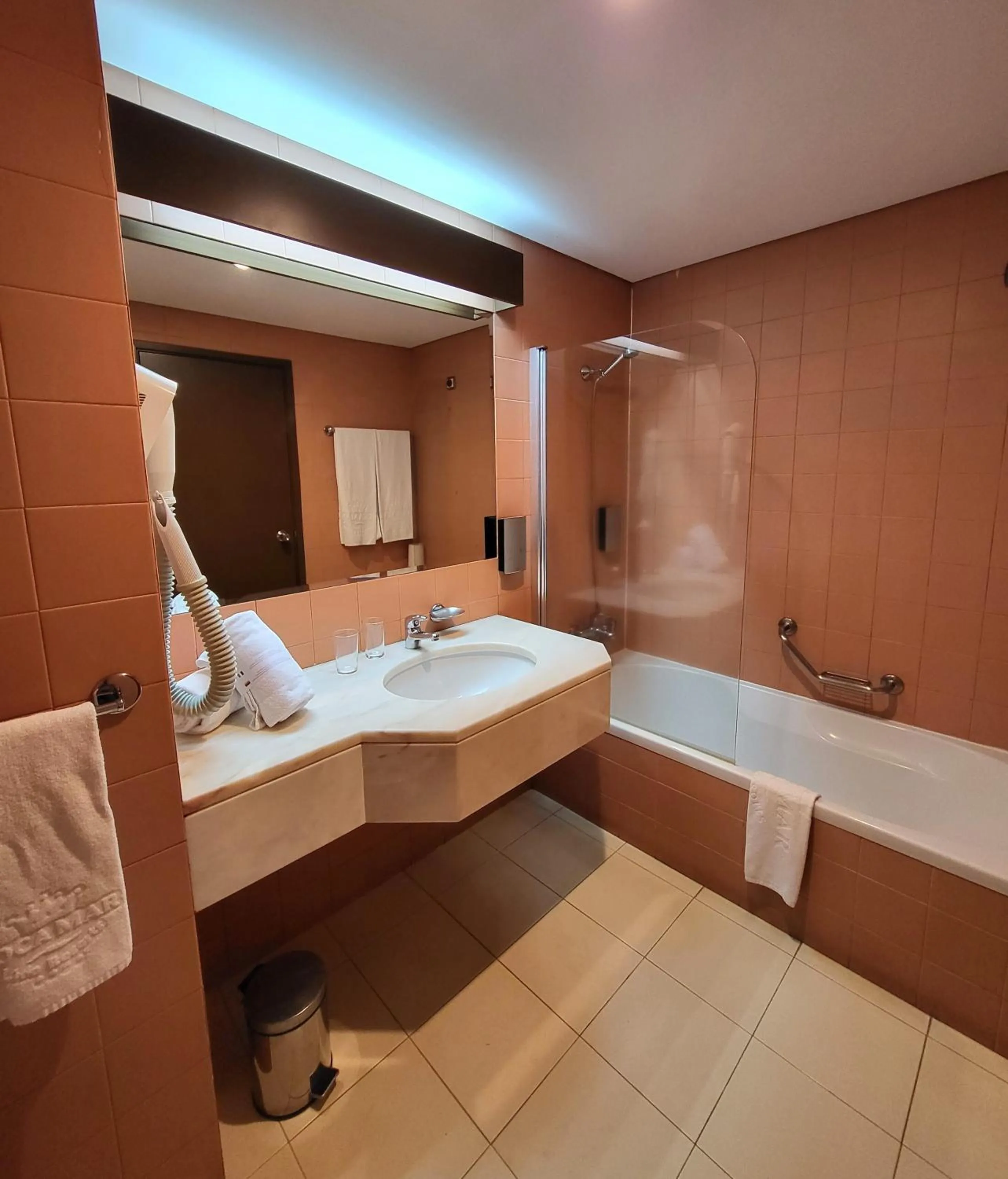 Bedroom in Hotel Cais da Oliveira