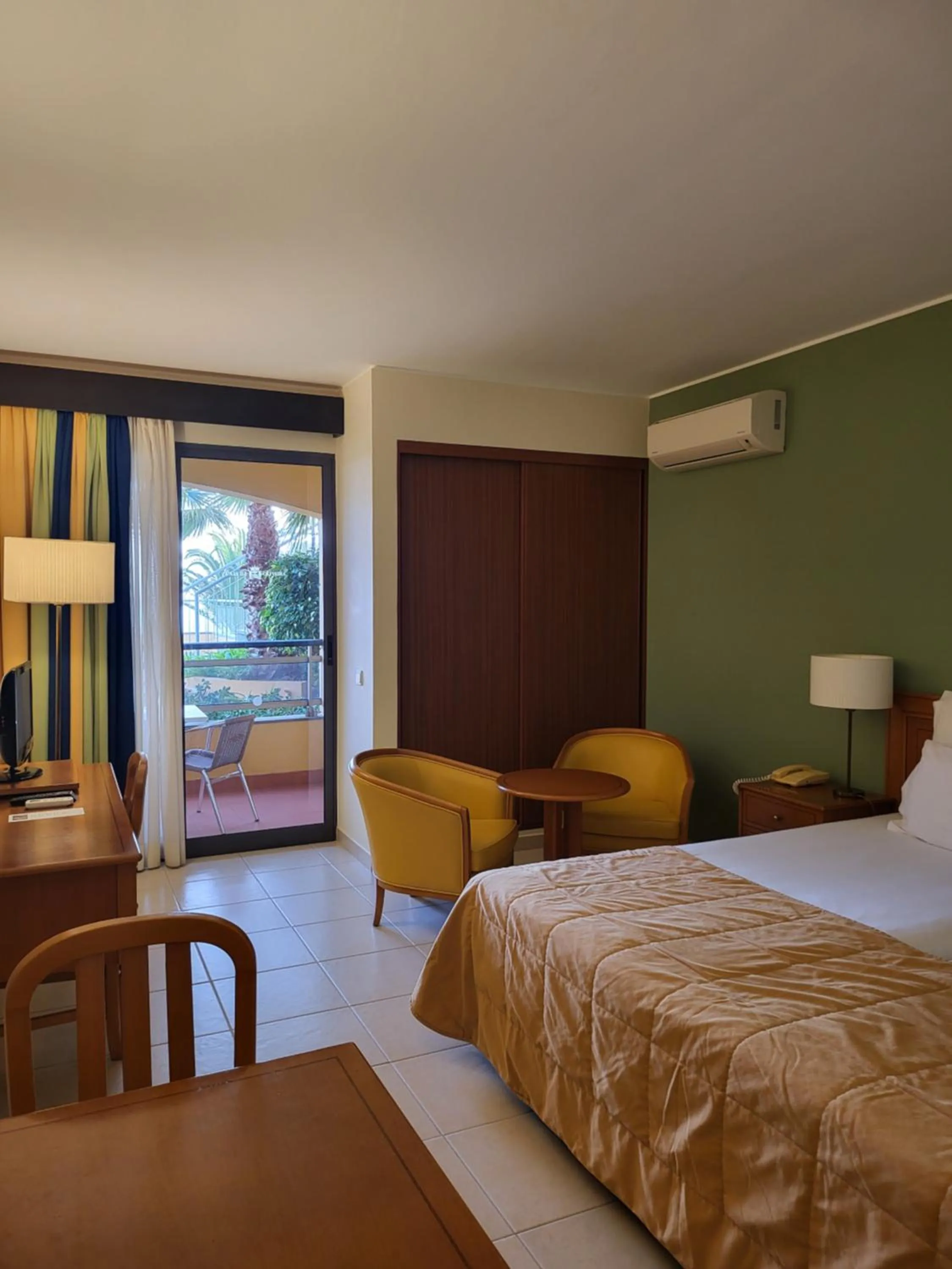 Bedroom, Bed in Hotel Cais da Oliveira