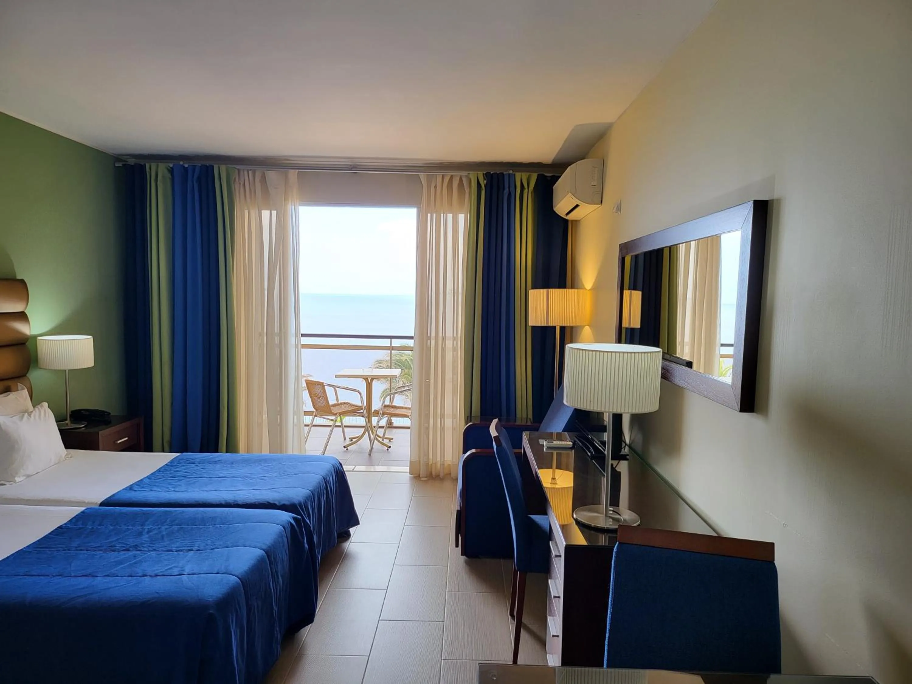 Bedroom, Bed in Hotel Cais da Oliveira