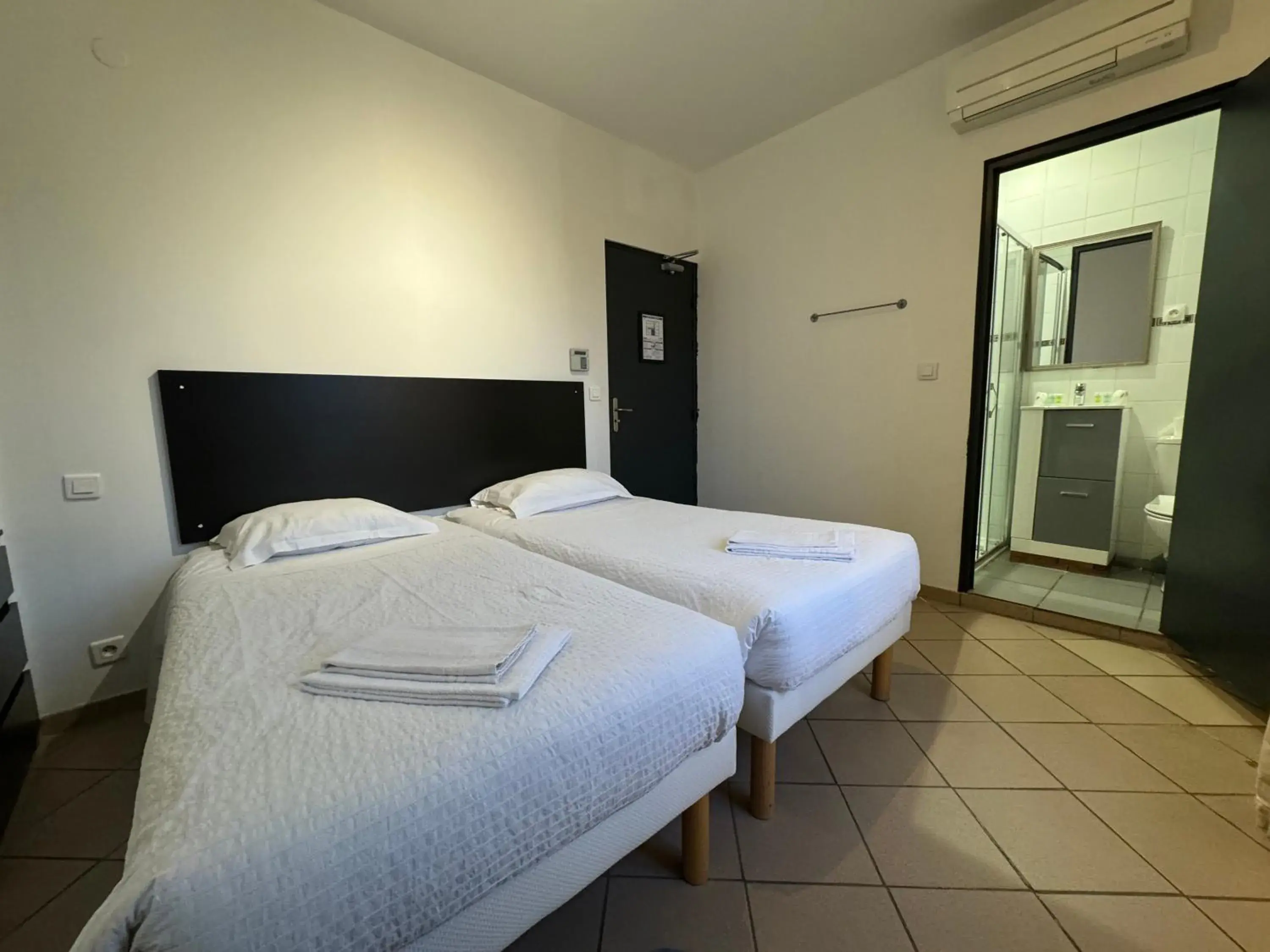 Double or Twin Room in Hotel La Cigale Double or Twin Room in Hotel La Cigale