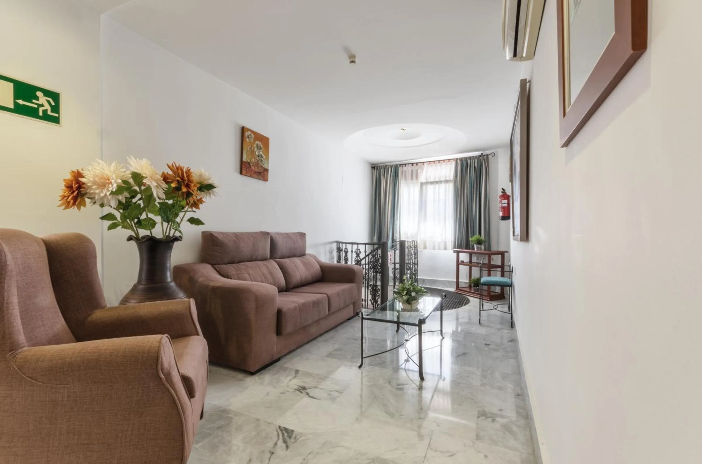 Library in Hotel La Parrita