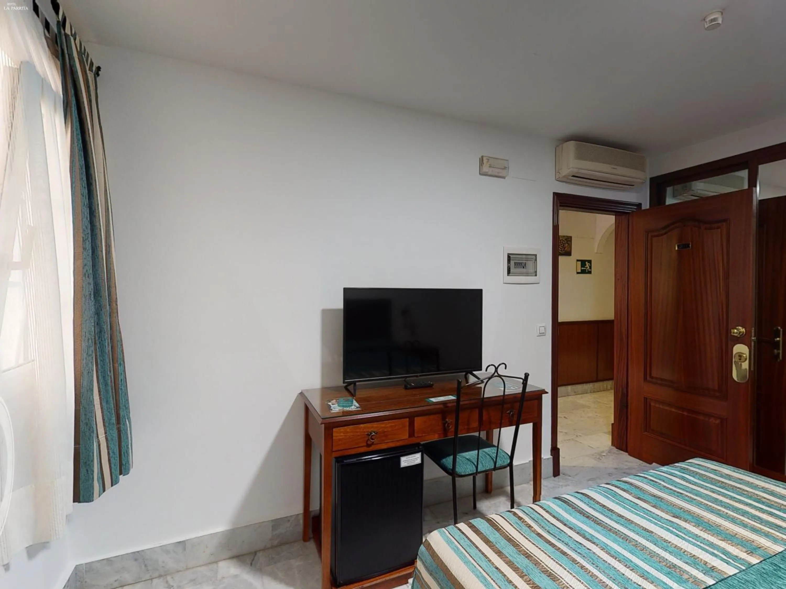 TV and multimedia, Bed in Hotel La Parrita