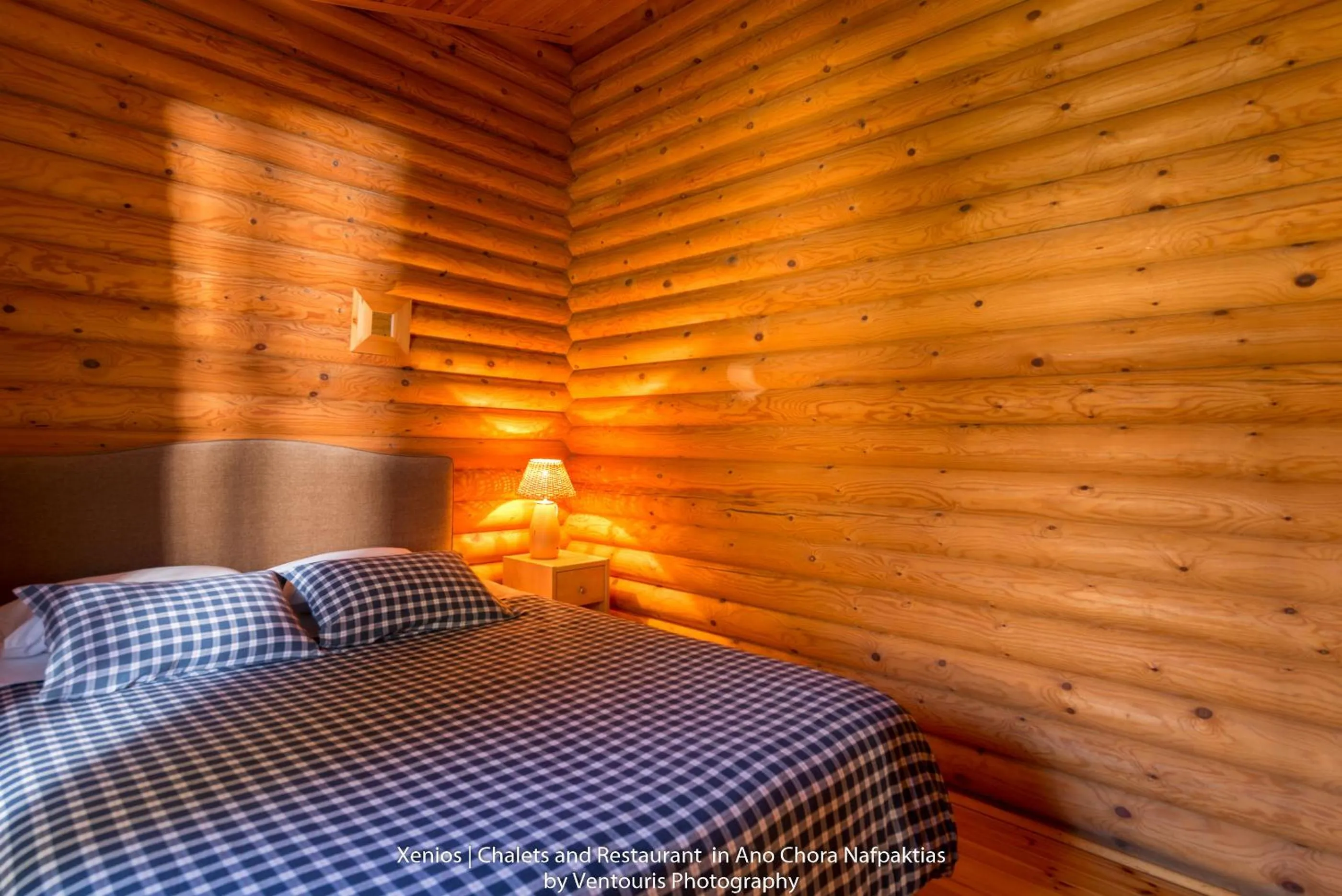 Photo of the whole room, Bed in Xenios Chalet