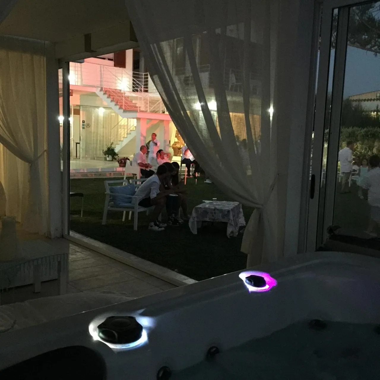 Hot Tub in SUITEBEACH b&b and resort