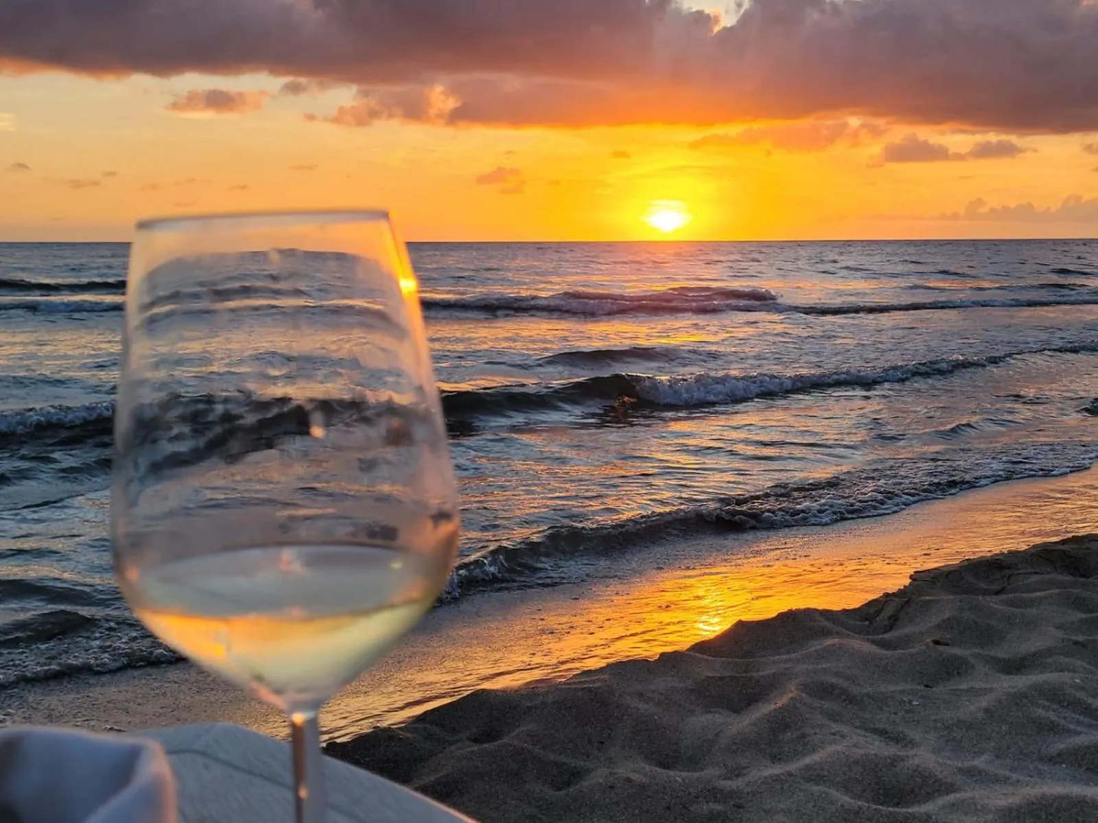 Restaurant/places to eat in SUITEBEACH b&b and resort