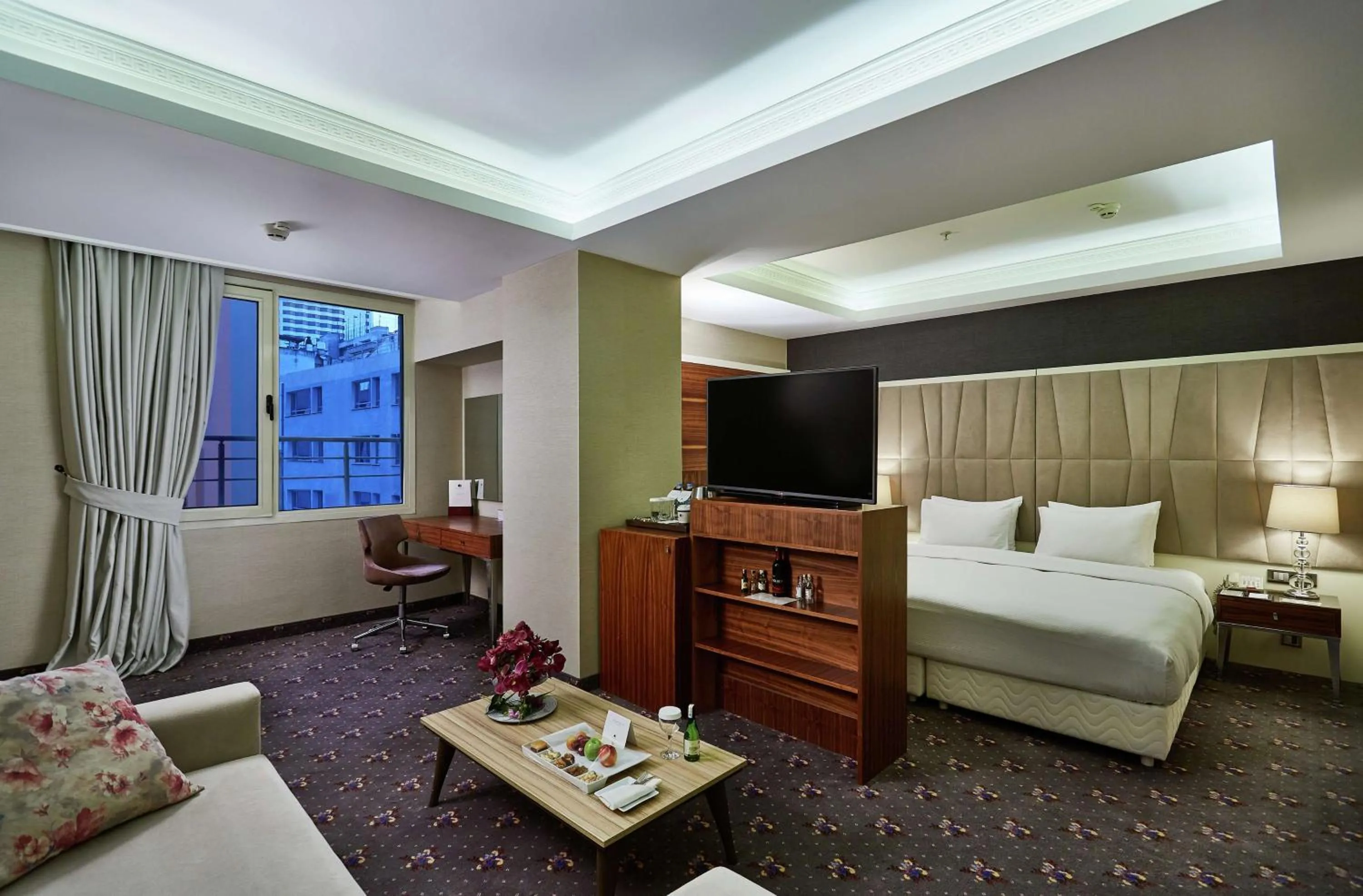 Bed in DoubleTree by Hilton Izmir - Alsancak
