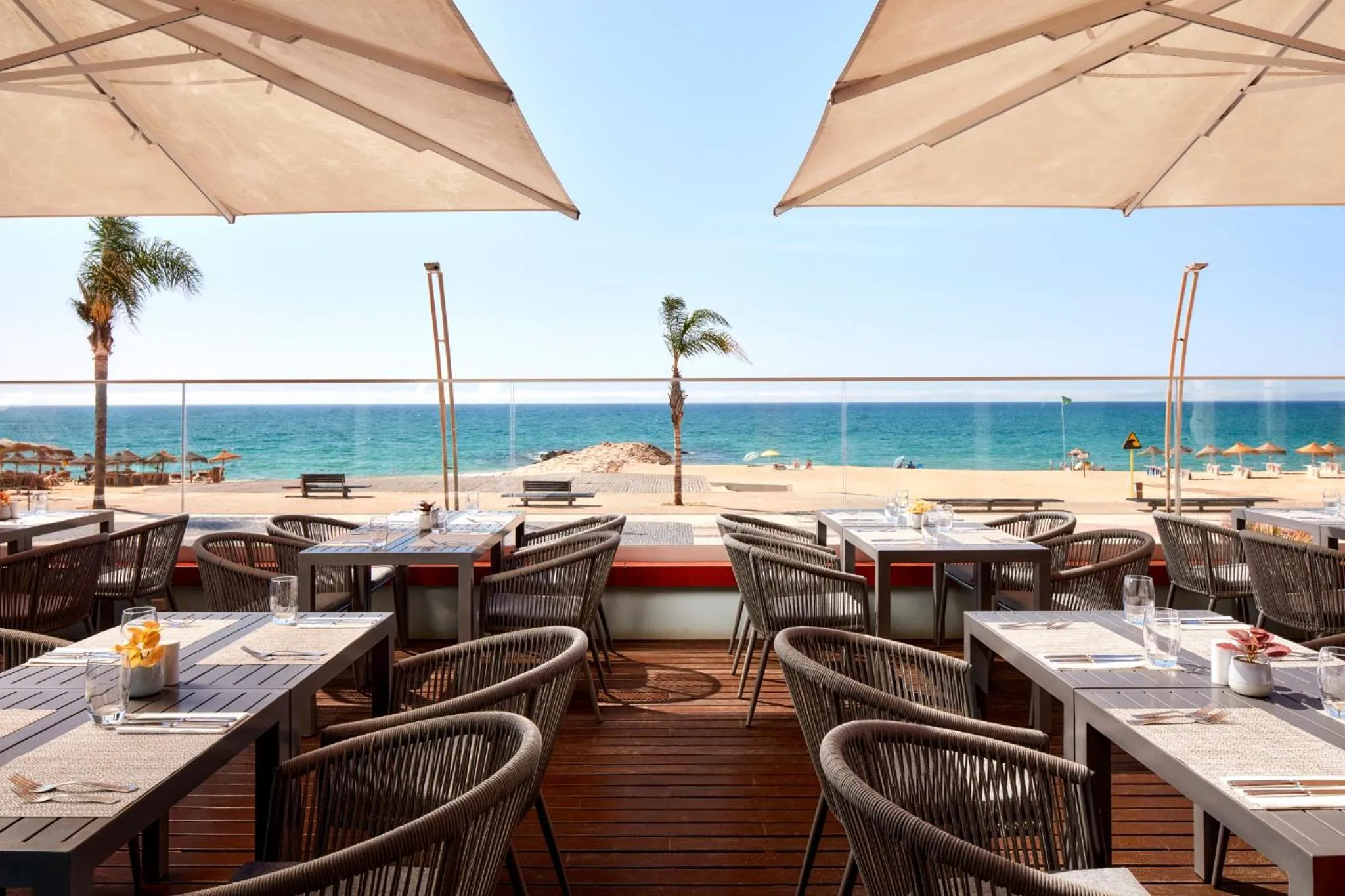 Restaurant/places to eat in Dom Jose Beach Hotel (Plus)