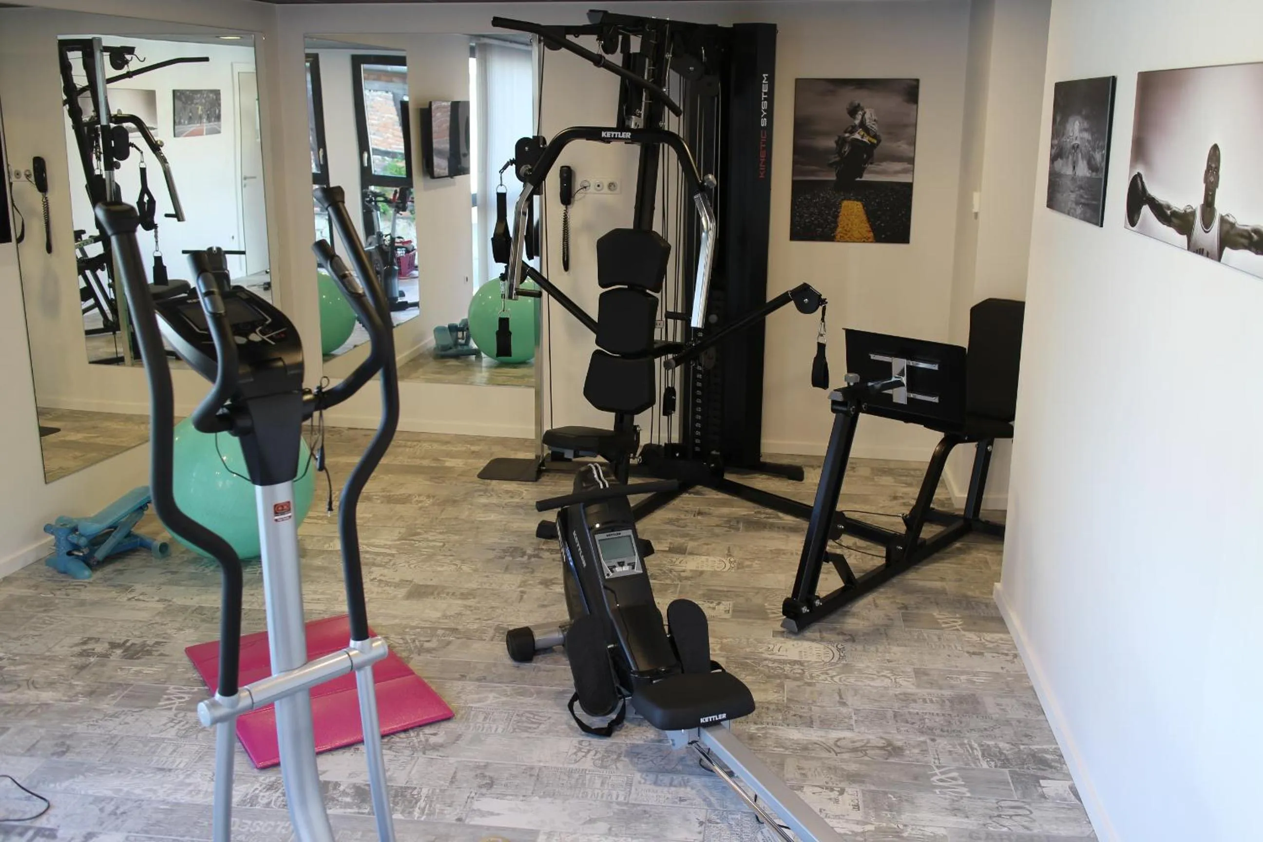 Fitness centre/facilities in Logis Hôtel Restaurant Au Lion Rouge