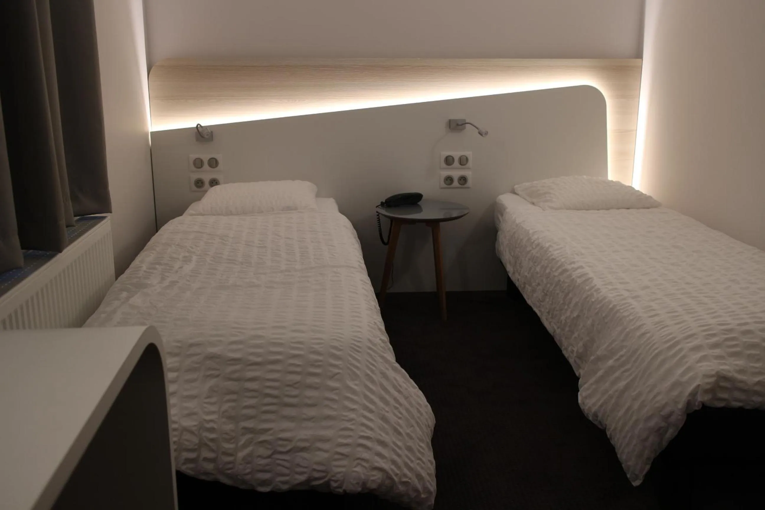 Other, Bed in Logis Hôtel Restaurant Au Lion Rouge