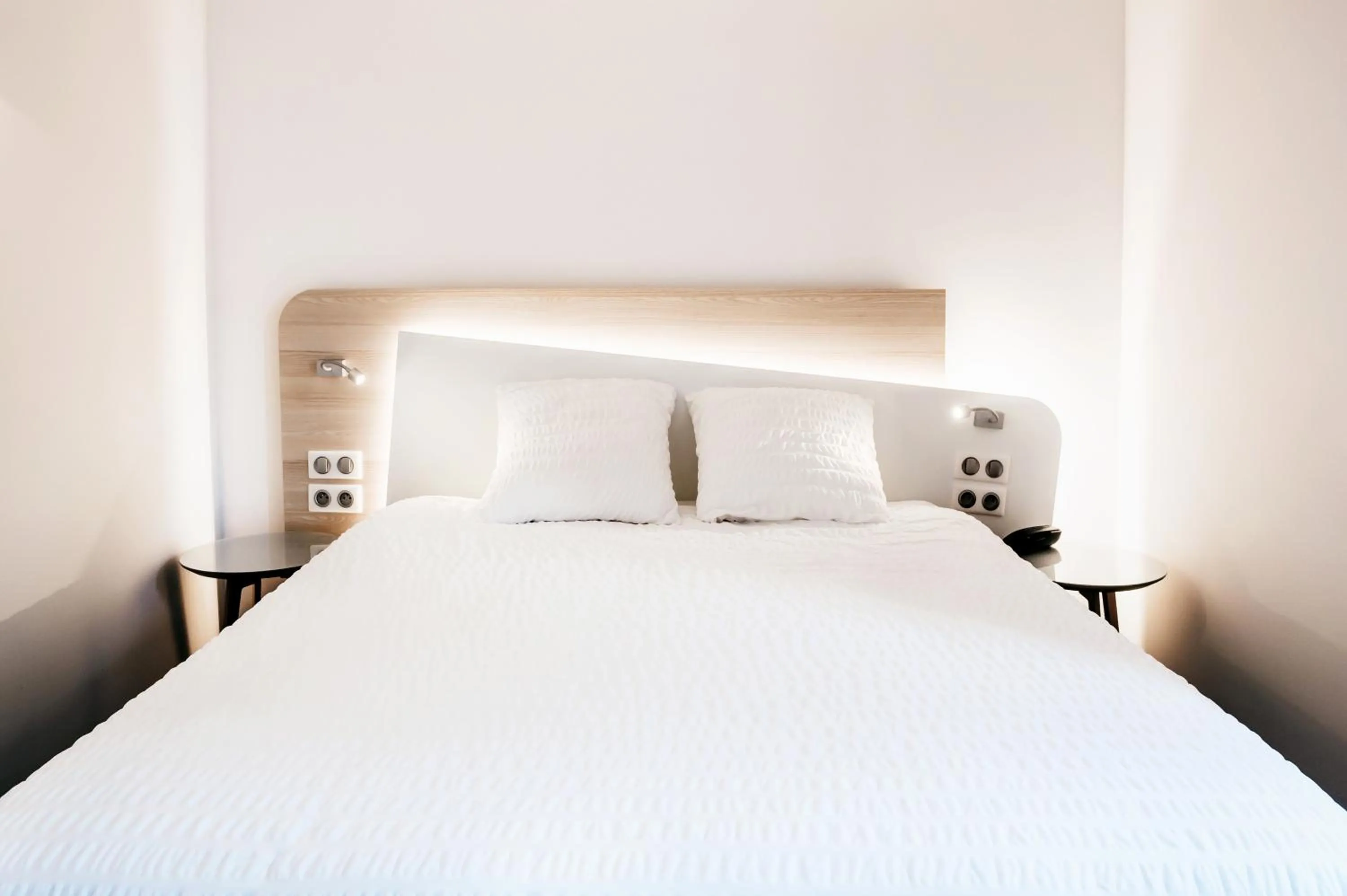 Photo of the whole room, Bed in Logis Hôtel Restaurant Au Lion Rouge