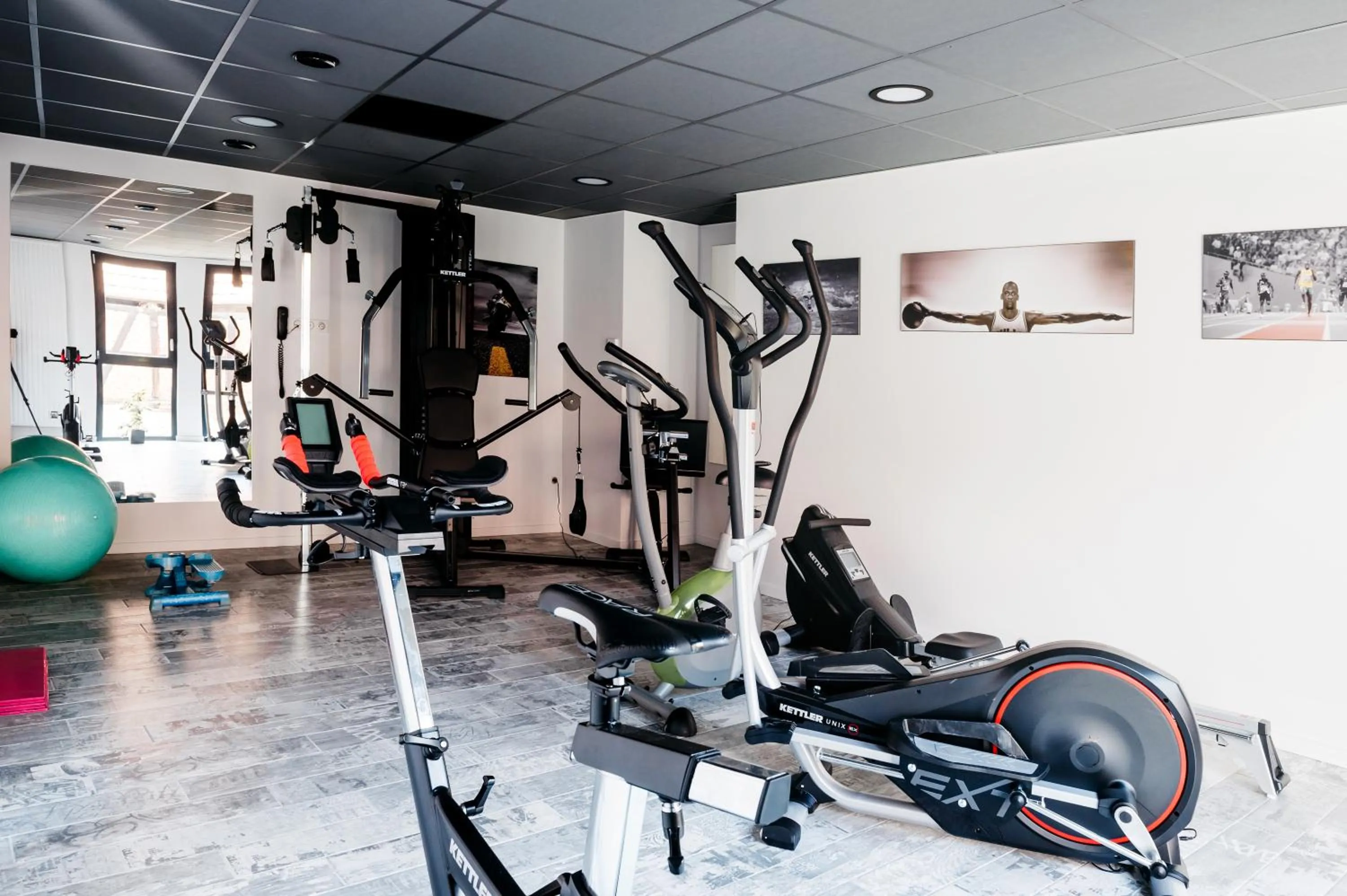 Fitness centre/facilities in Logis Hôtel Restaurant Au Lion Rouge