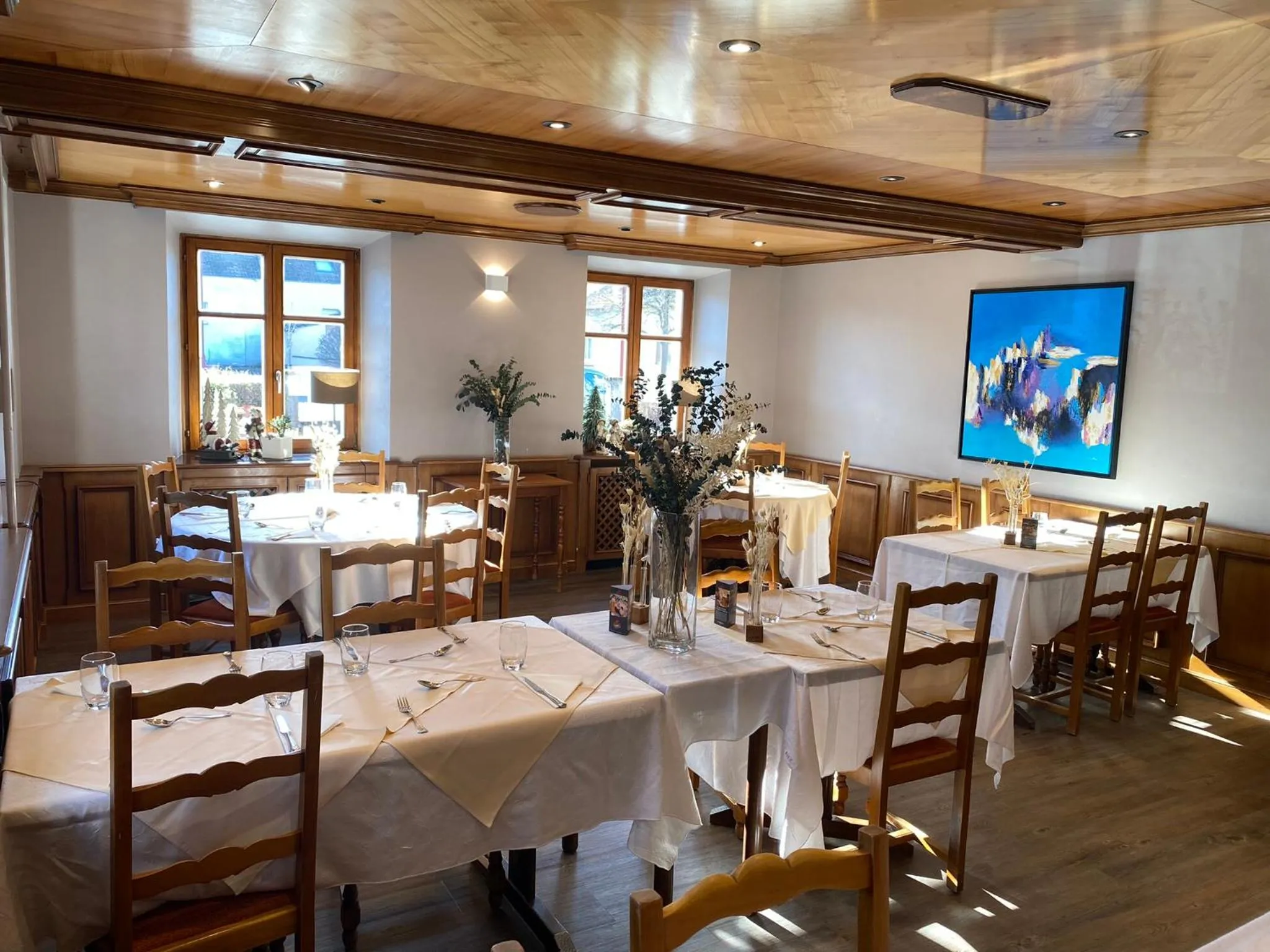 Restaurant/places to eat in Logis Hôtel Restaurant Au Lion Rouge