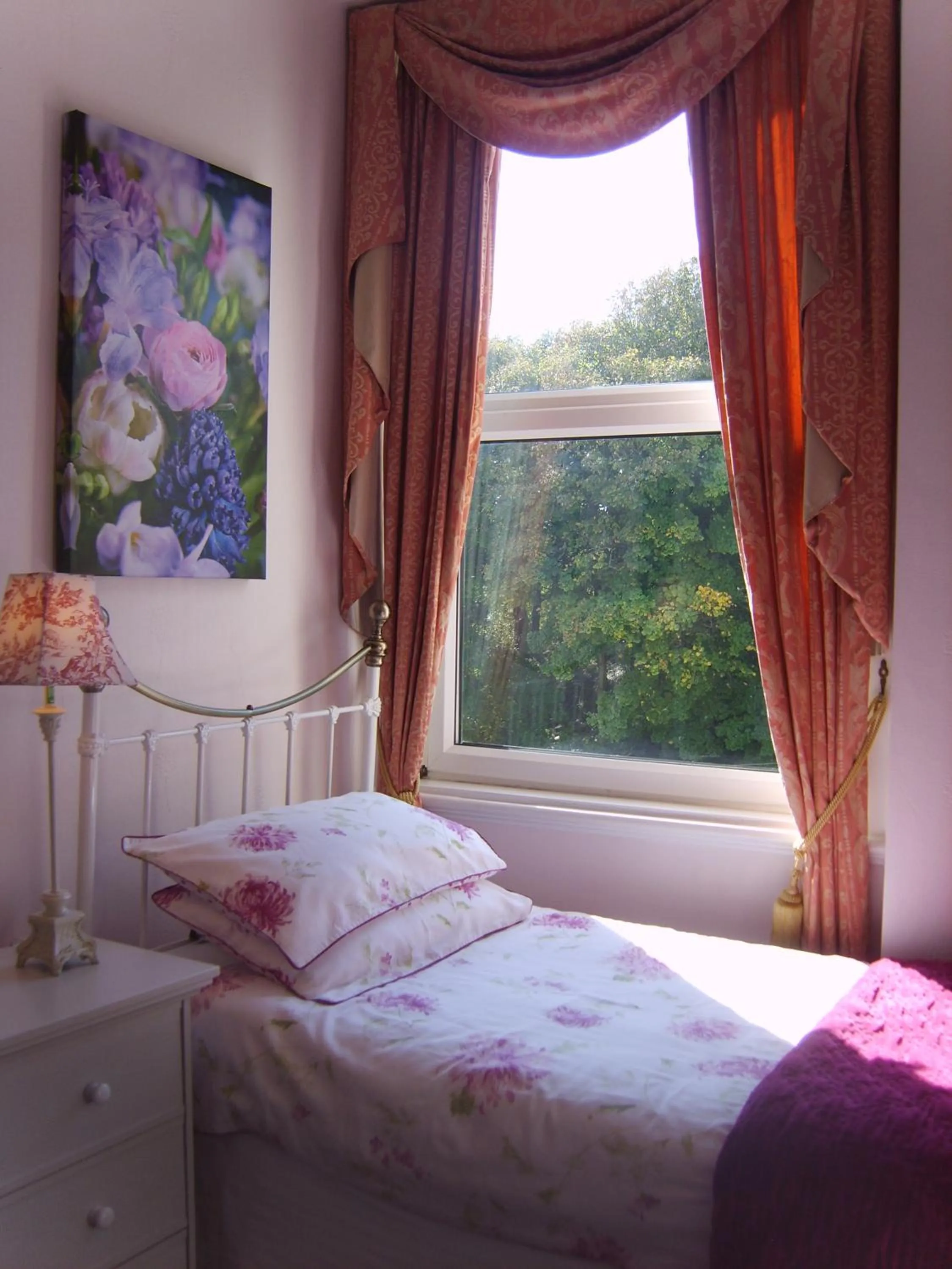 Bedroom, Bed in The Devonian