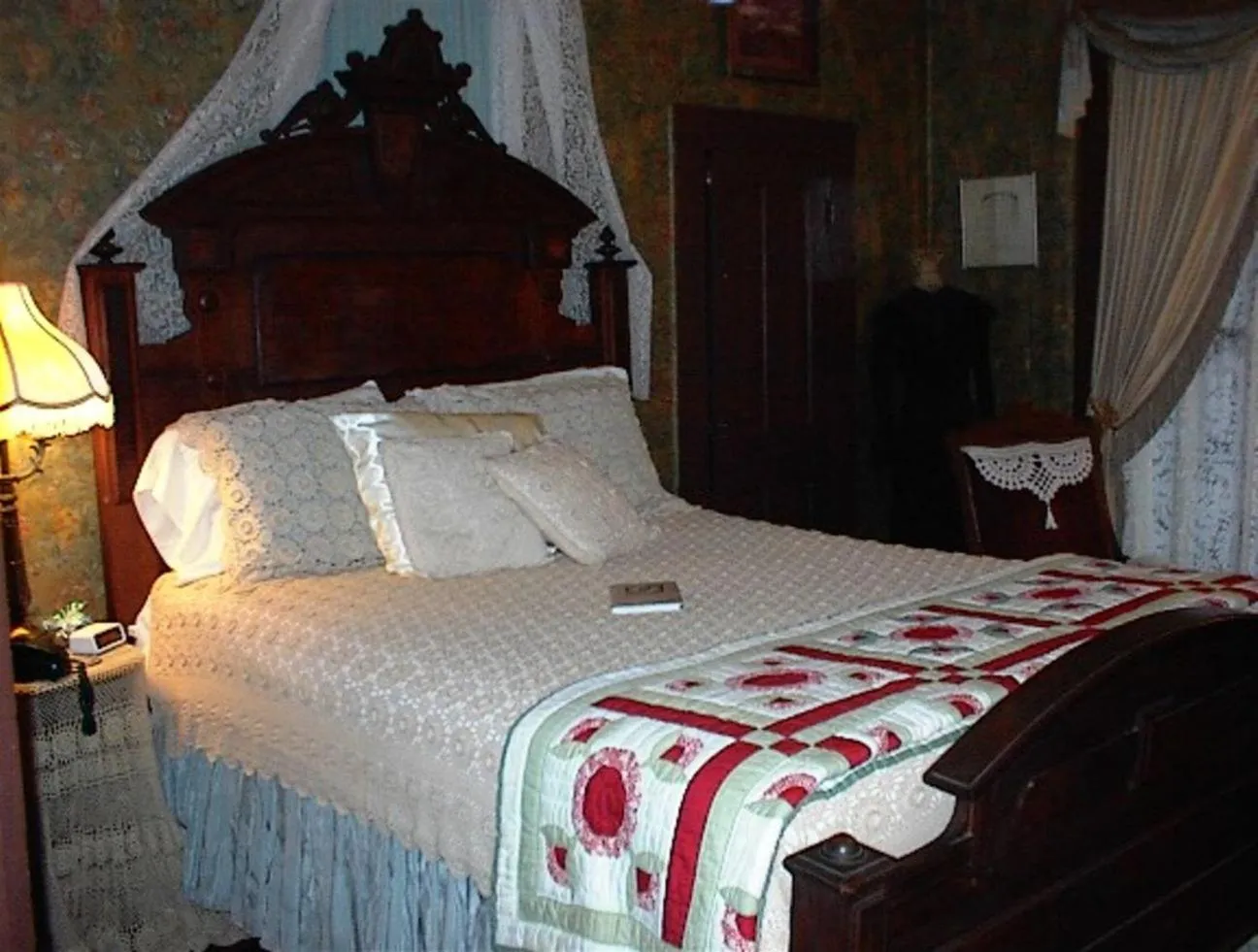 Bed in Carleton House Bed and Breakfast