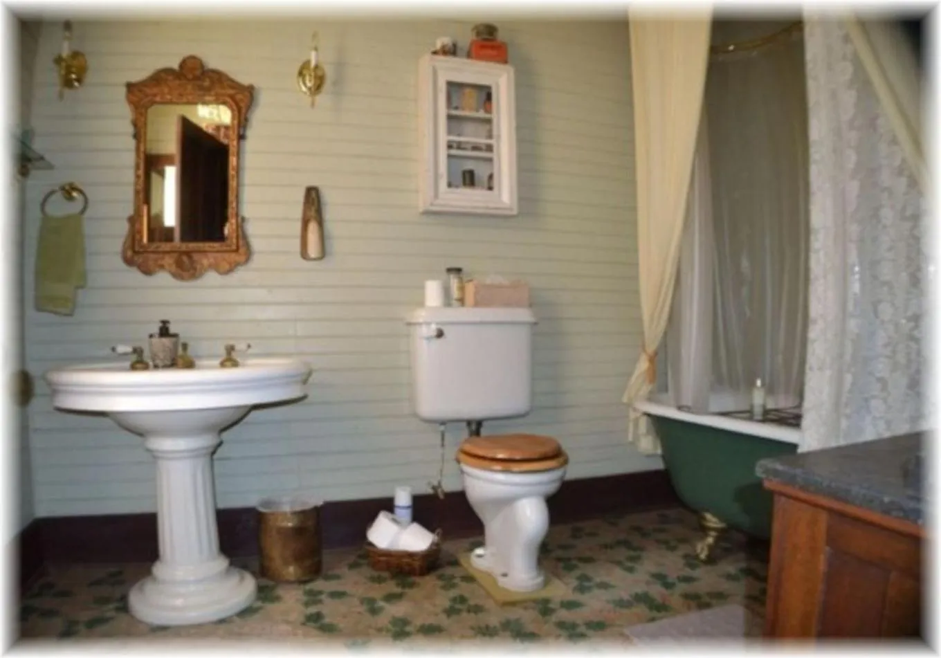 Bathroom in Carleton House Bed and Breakfast