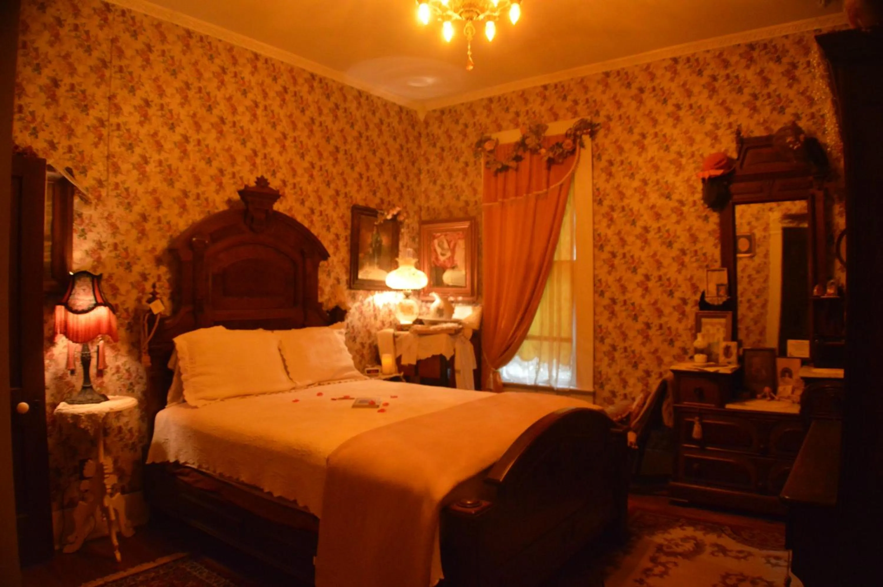 Bed in Carleton House Bed and Breakfast