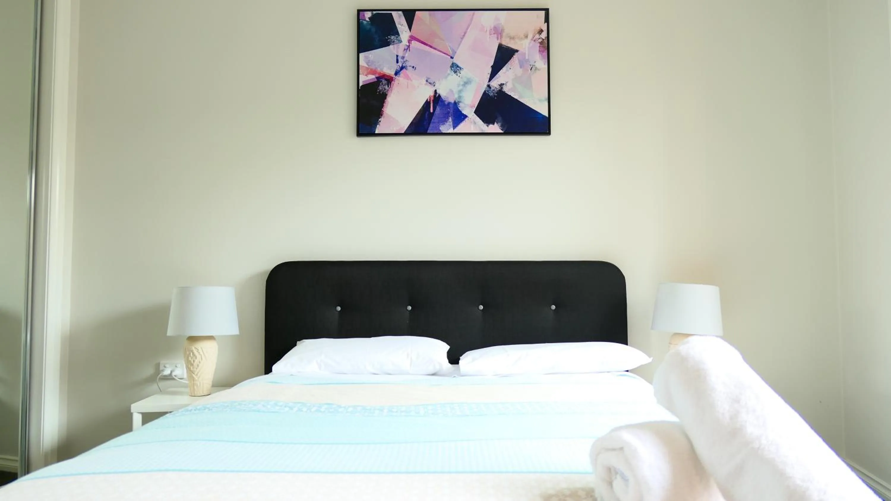 Bed in Apollo Bay Seal Apartments