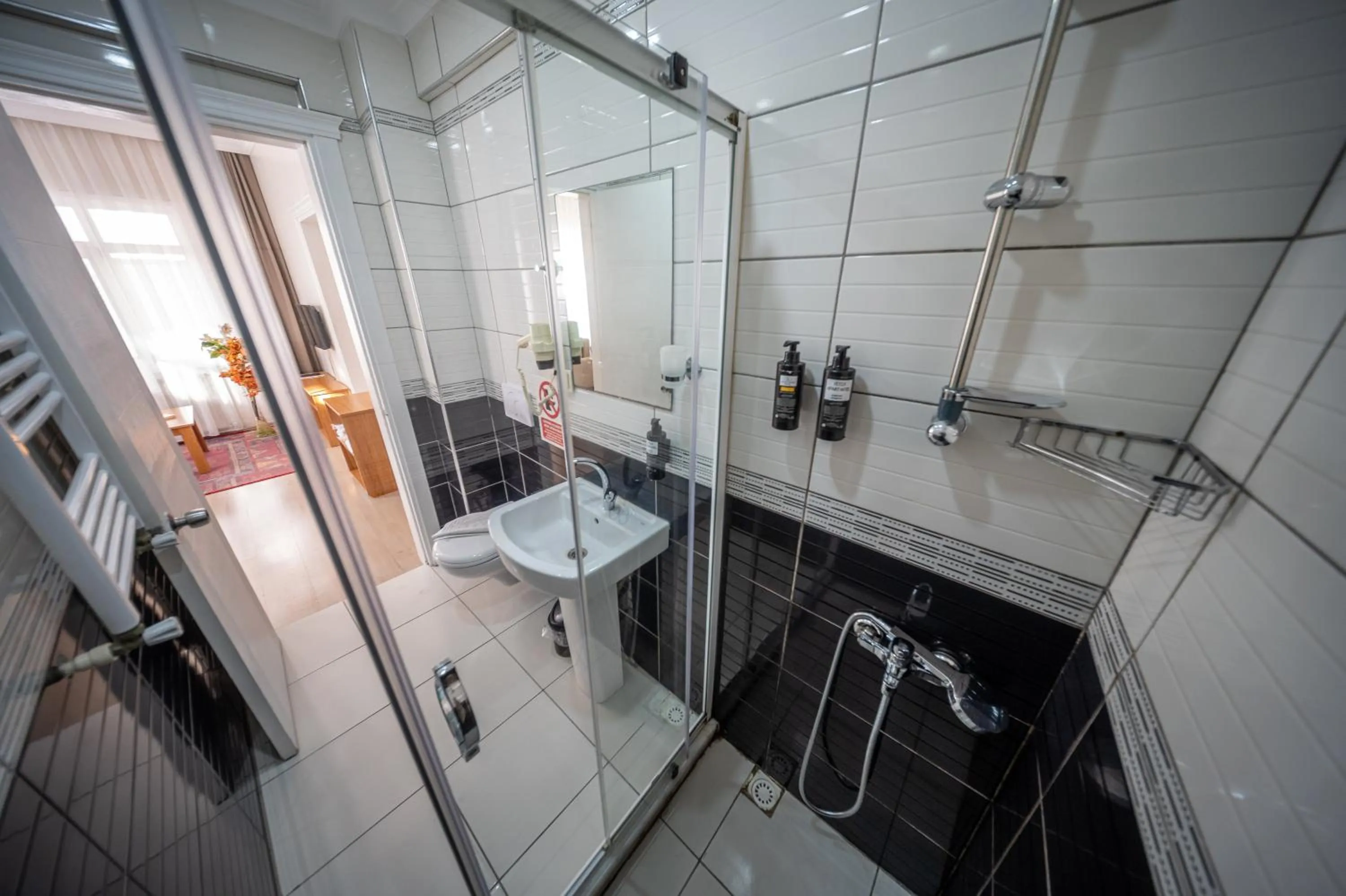 Shower in Feyza Apart