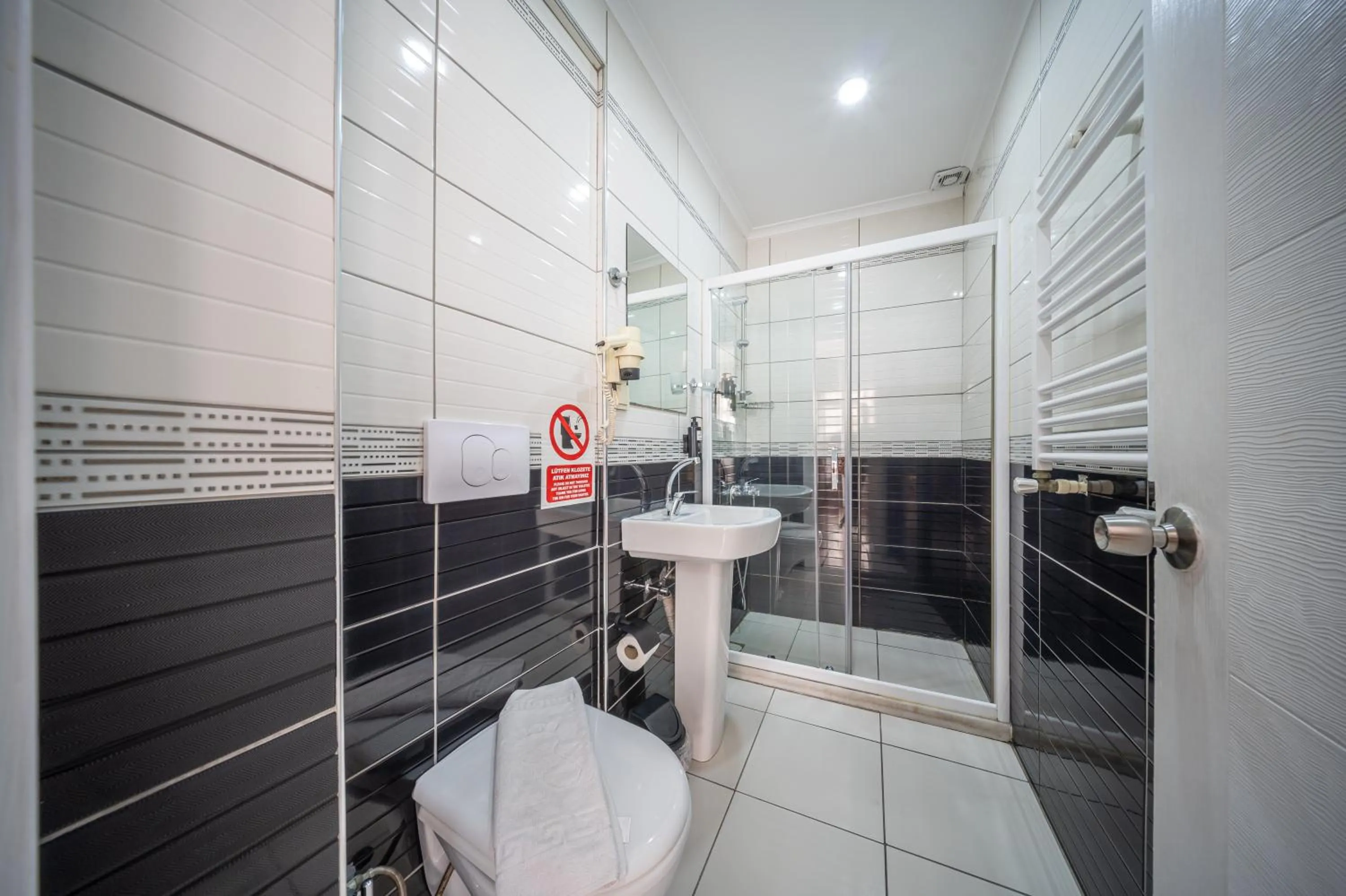 Shower in Feyza Apart