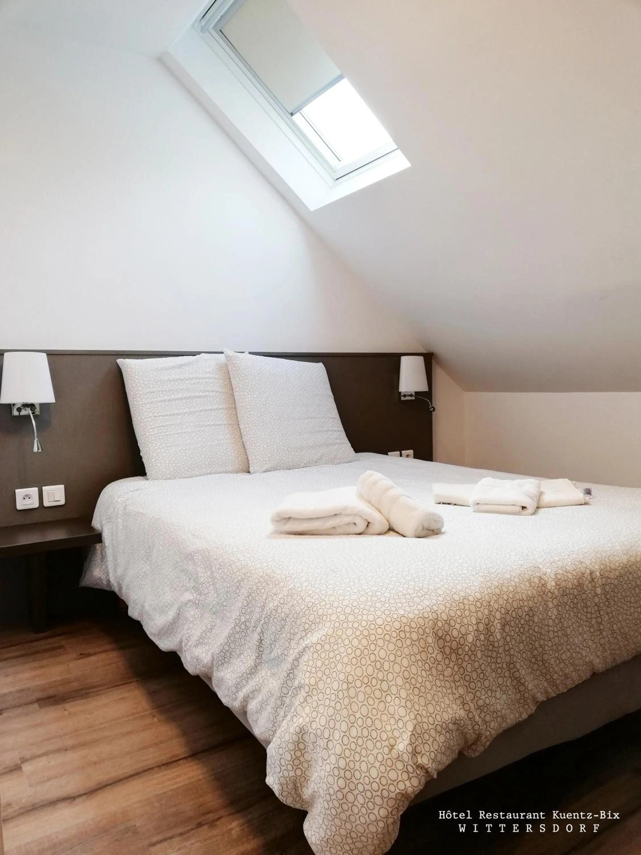 Bedroom, Bed in Hôtel Restaurant Kuentz