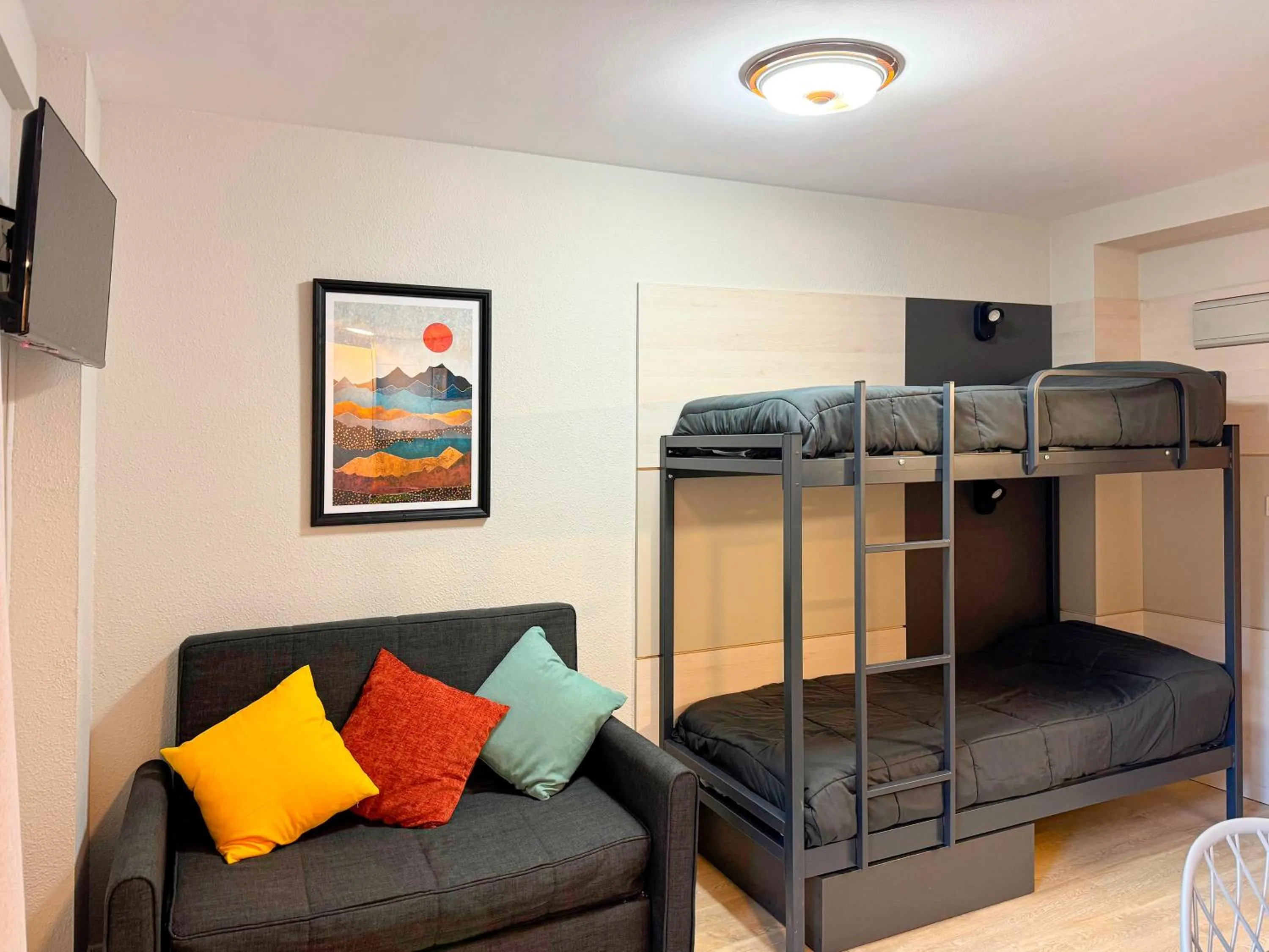 TV and multimedia, Bed in Apartamentos Midi 3000