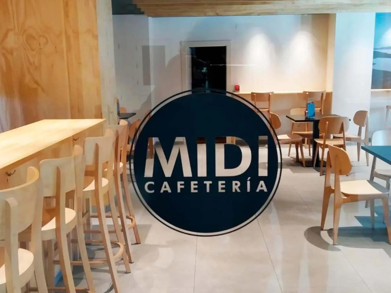 Dining area in Apartamentos Midi 3000