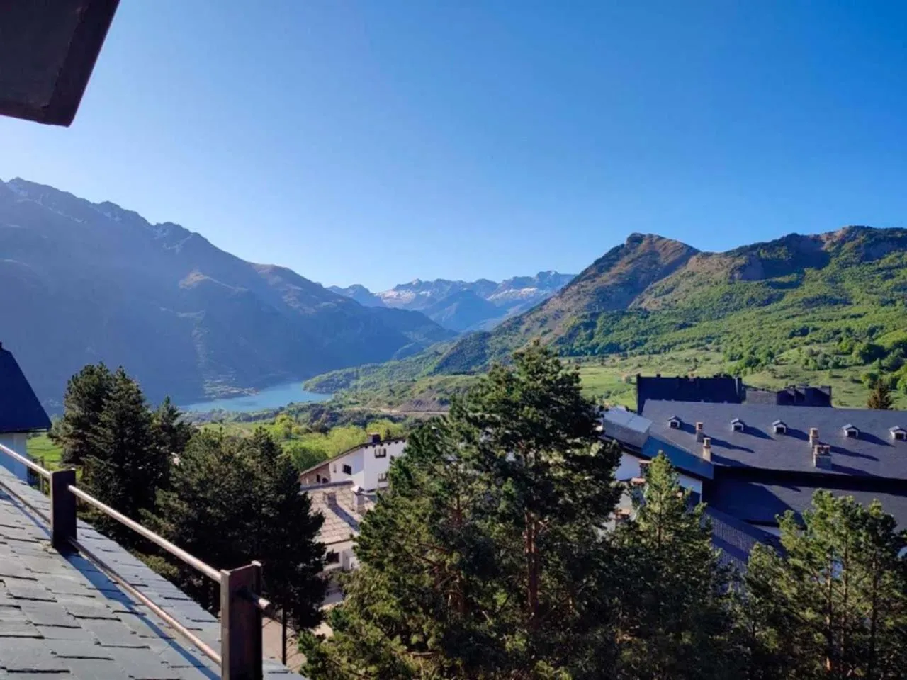 Mountain view in Apartamentos Midi 3000