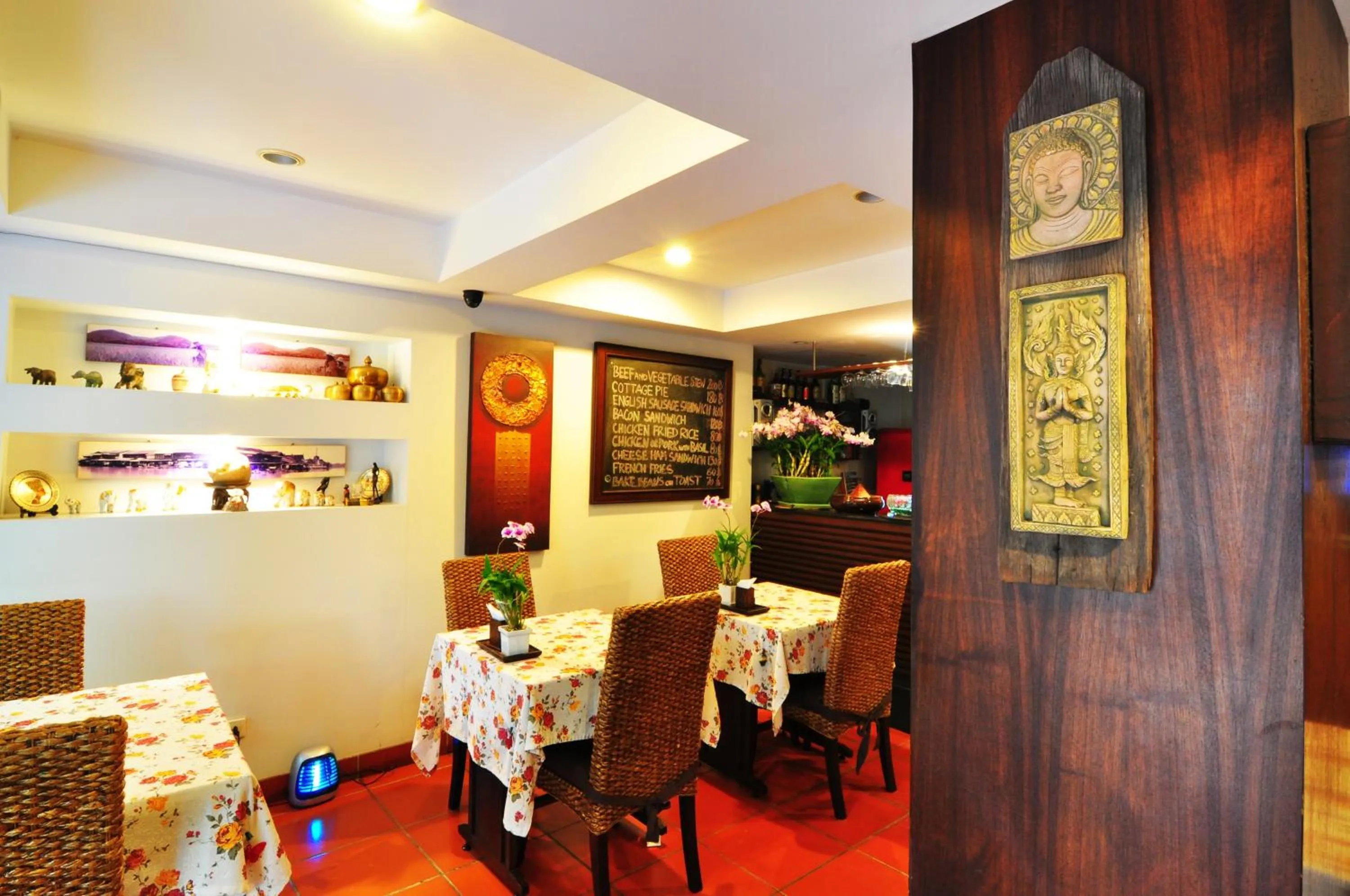 Restaurant/places to eat in Baan Sukhumvit Soi 20