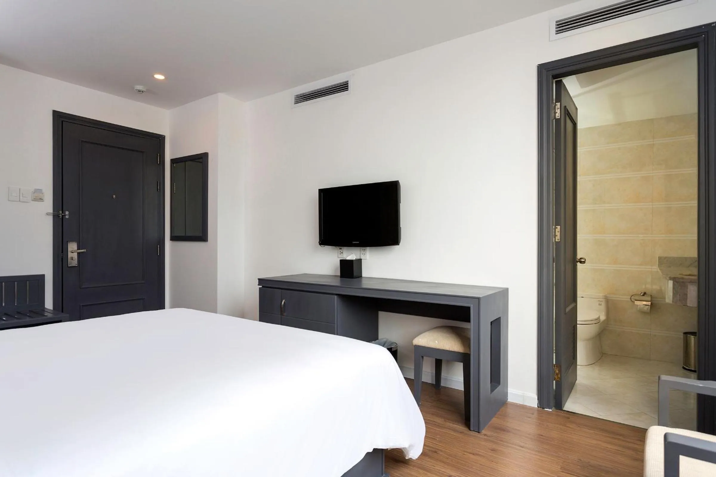 Photo of the whole room, Bed in Calista Sai Gon Hotel