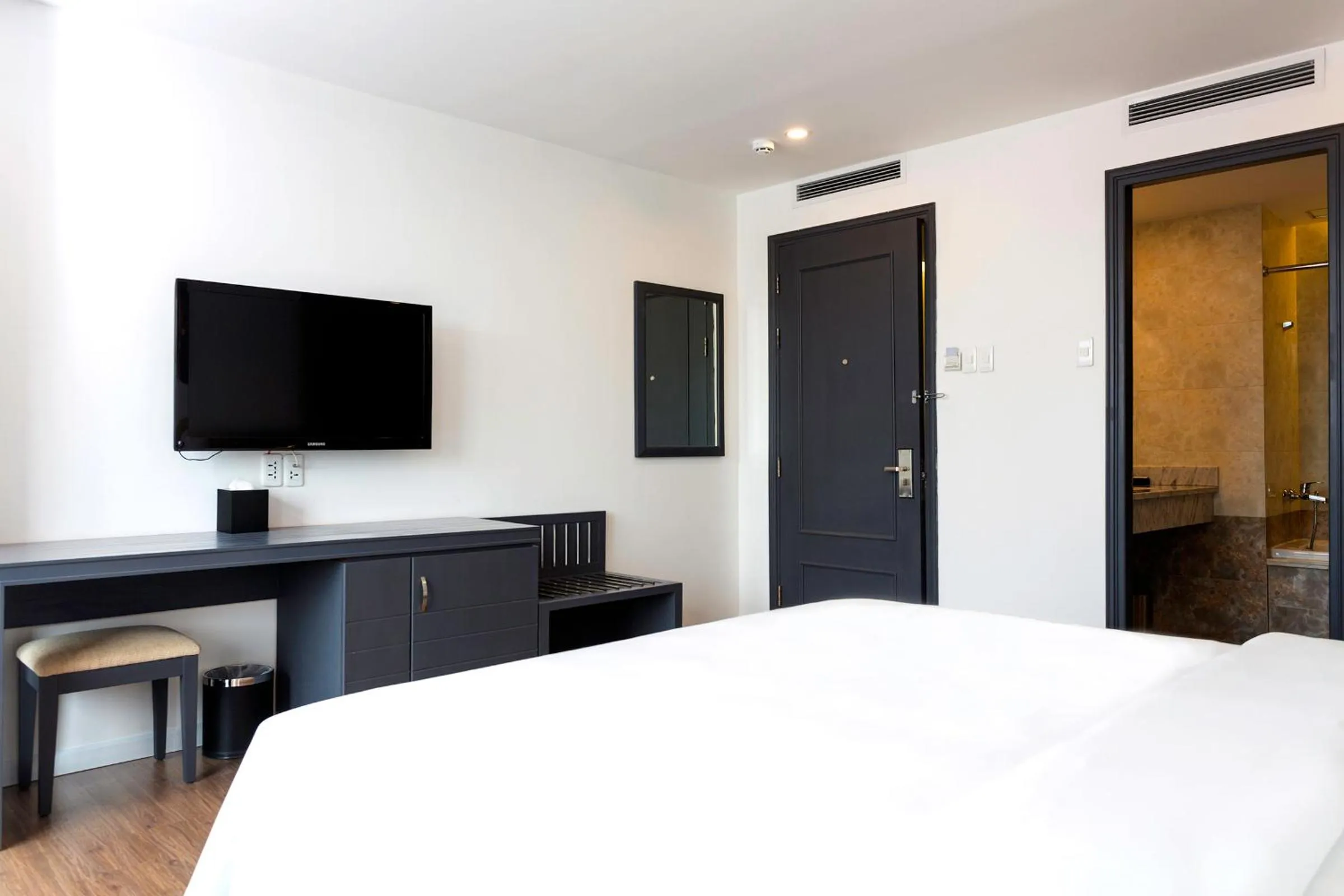 Photo of the whole room, Bed in Calista Sai Gon Hotel