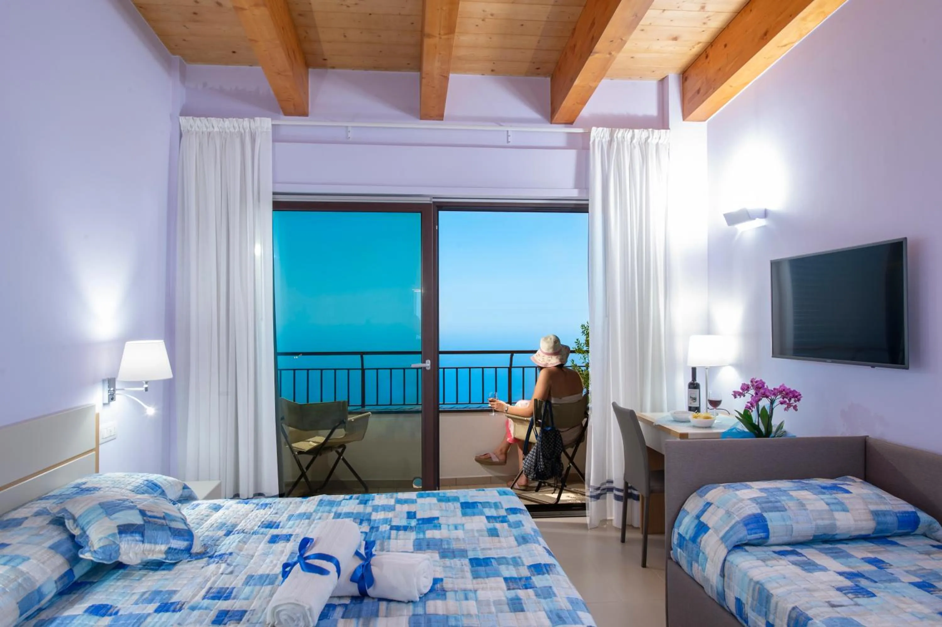 Bed in Villa Paradise Resort