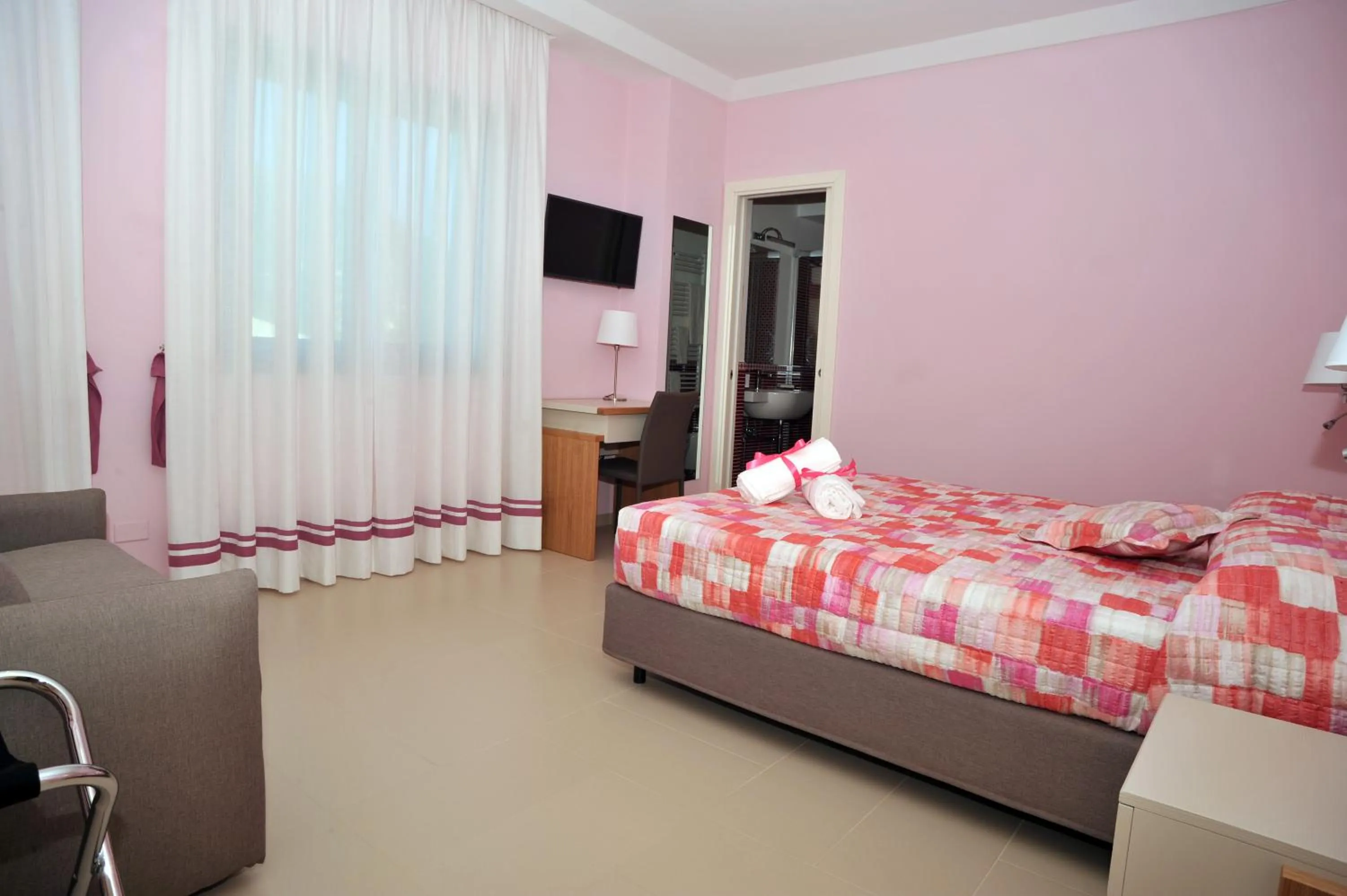 Bed in Villa Paradise Resort