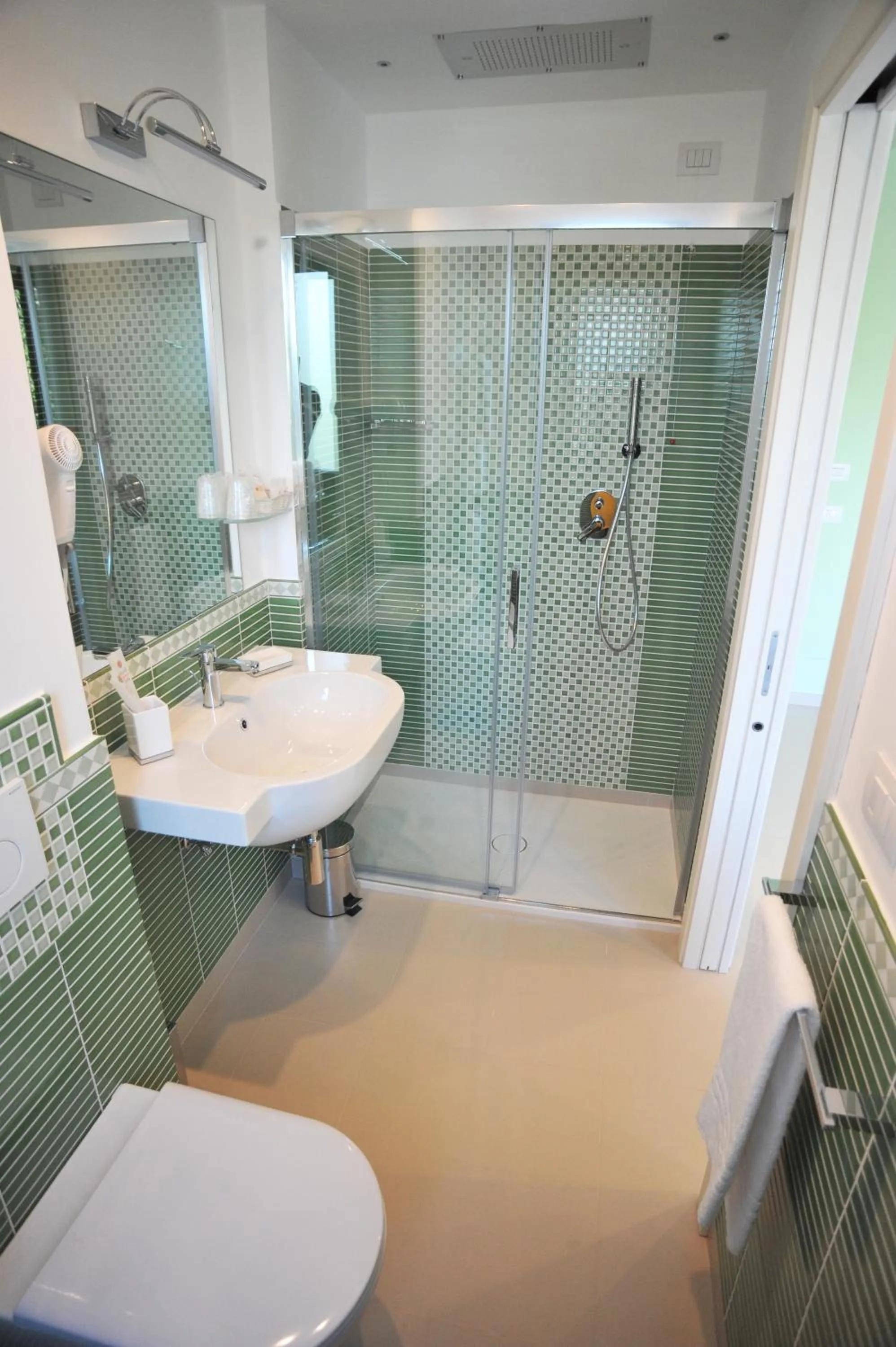 Shower in Villa Paradise Resort