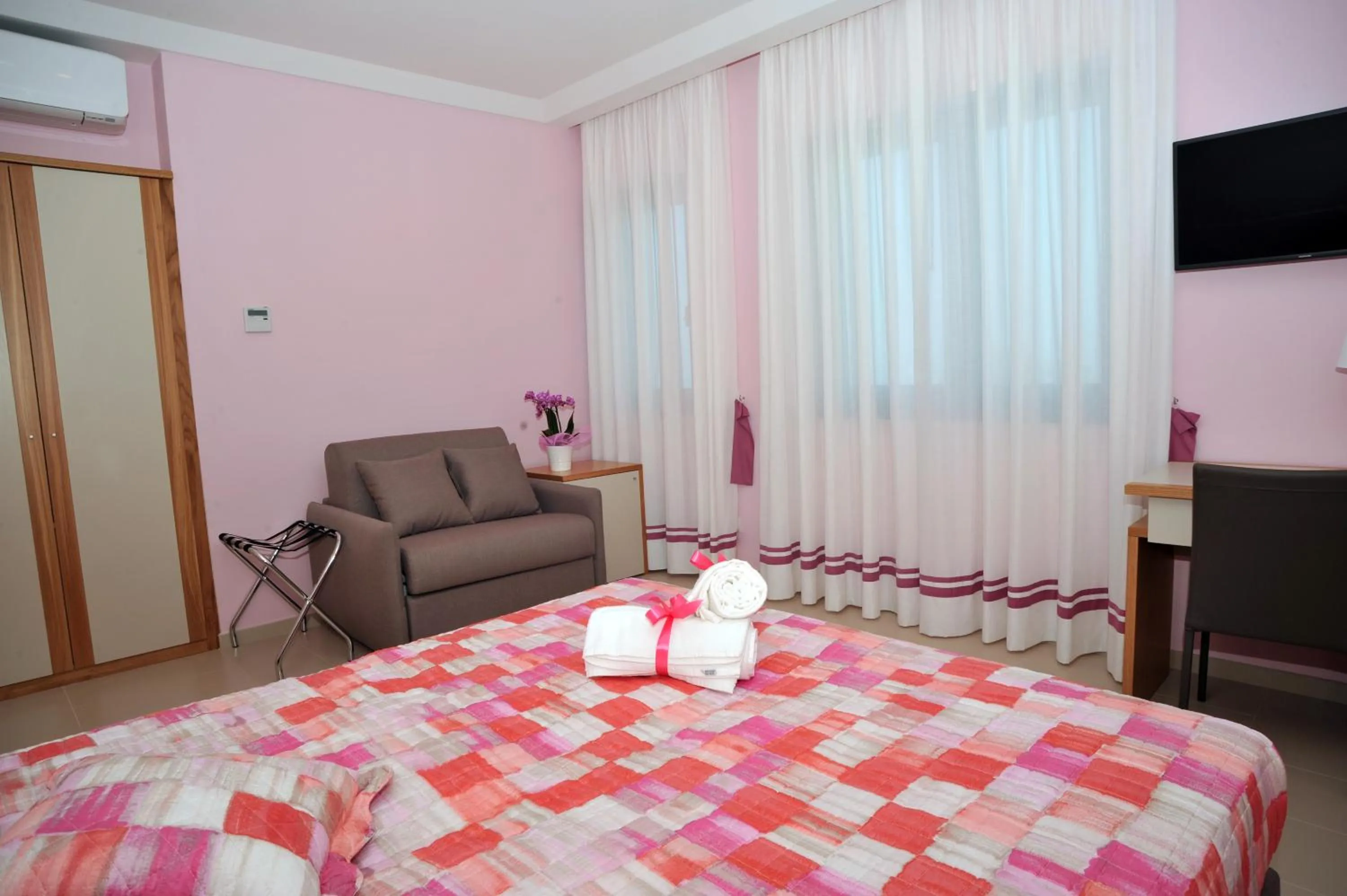 Bed in Villa Paradise Resort