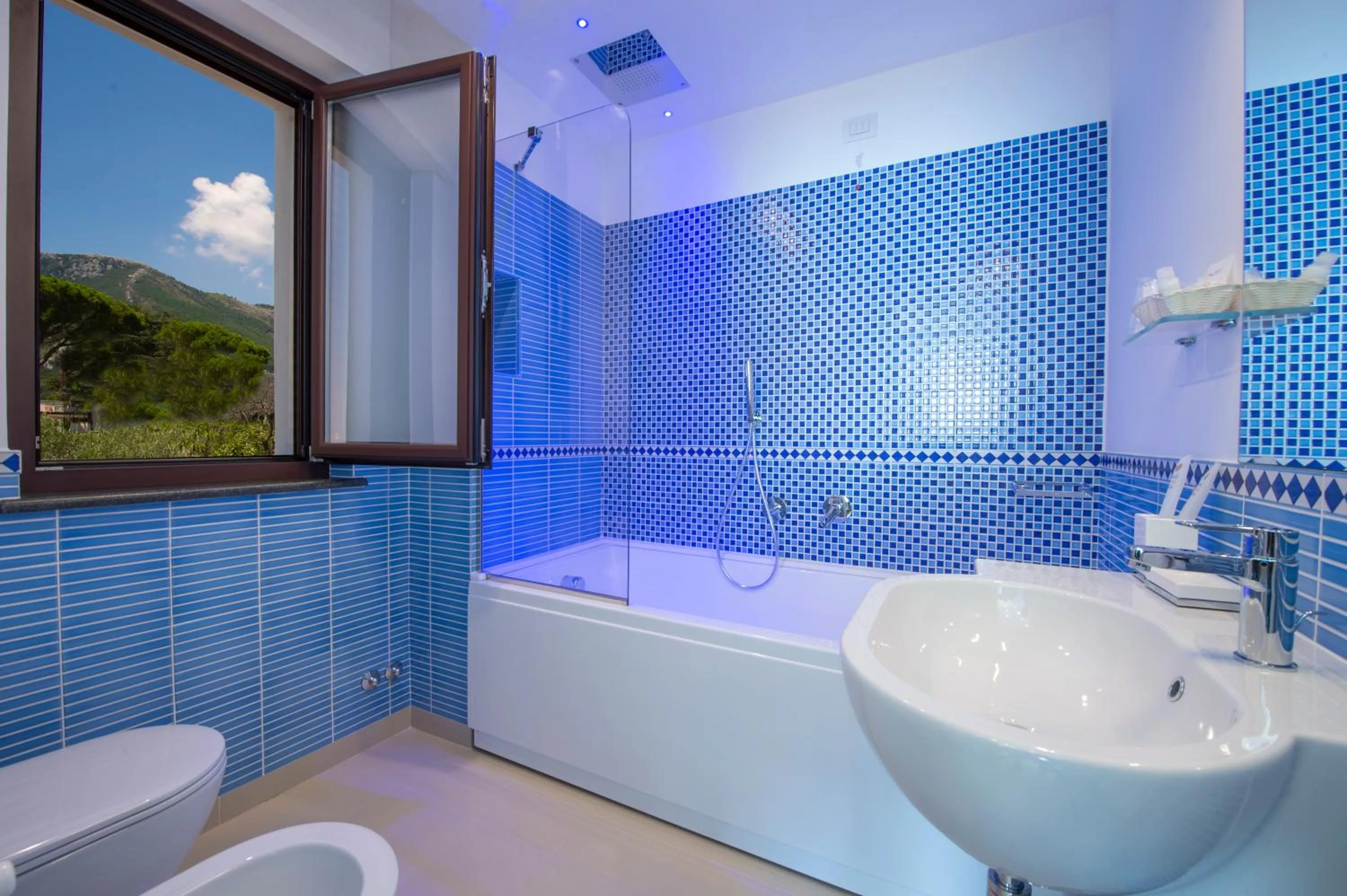 Shower in Villa Paradise Resort